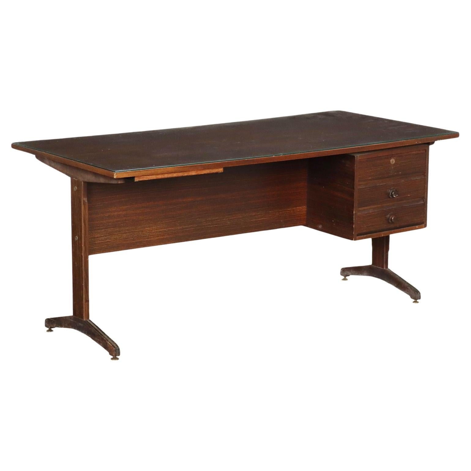 Brauner Schreibtisch aus Holz, Messing und Glas aus den 1950er/60er Jahren