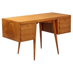 Scrivania Anni '50 in Legno di Acero con sei Cassetti