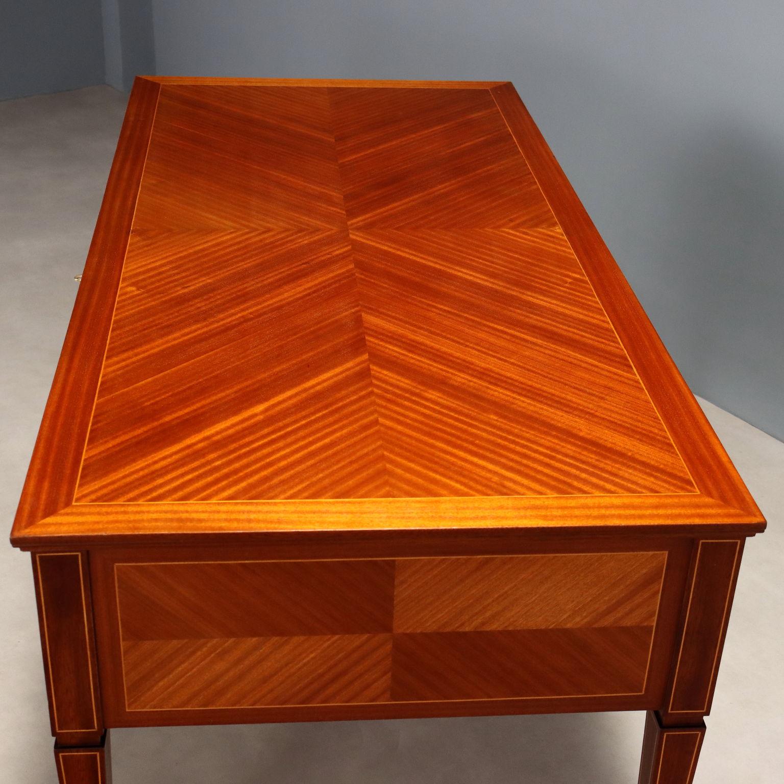 Desk 1960s Italian production, restored In Excellent Condition For Sale In Milano, IT