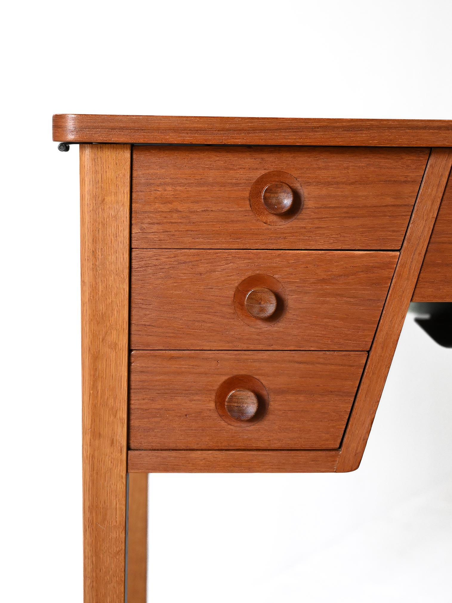 Teck Bureau avec machine à coudre Singer en vente