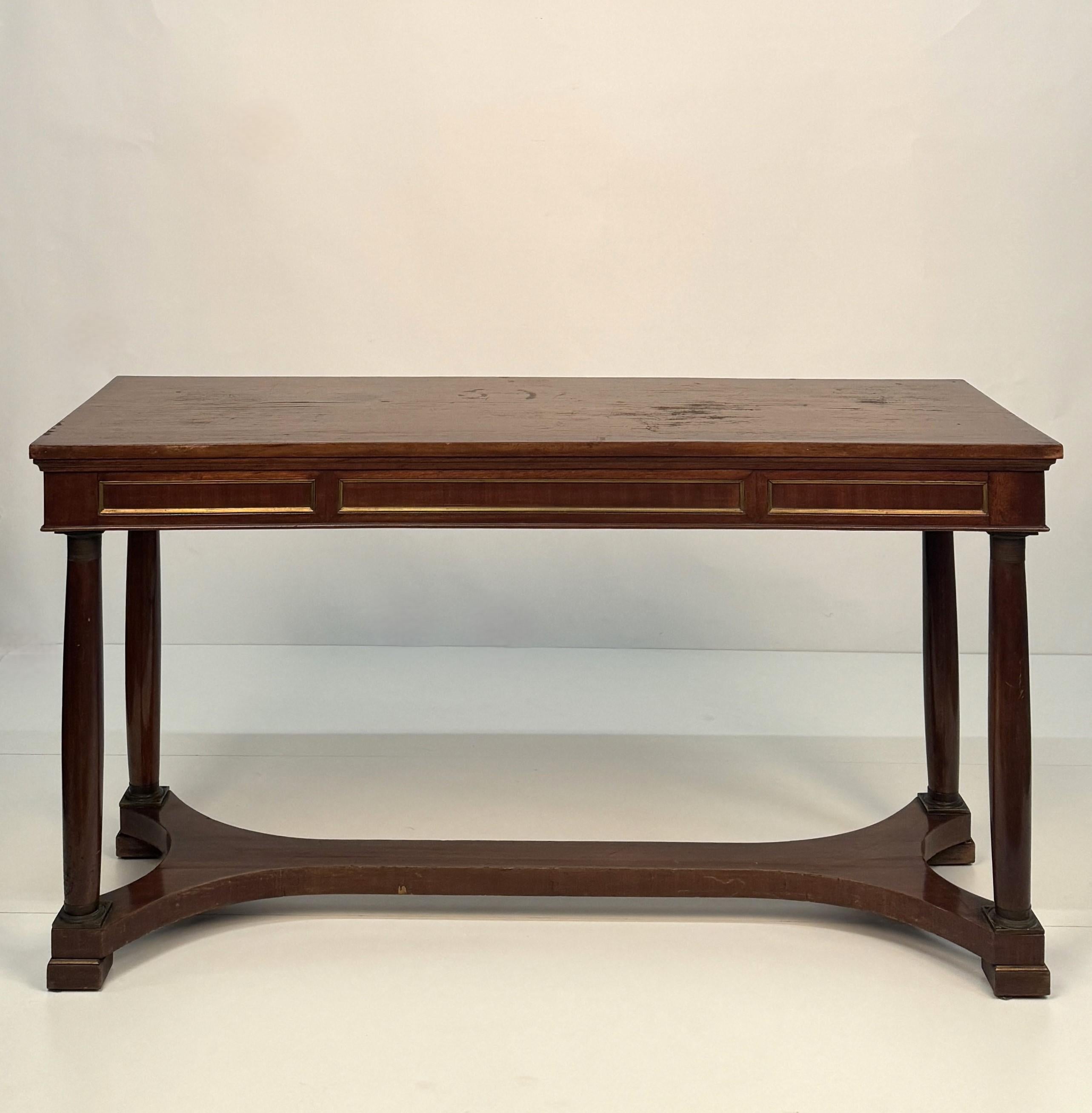 Italian Mahogany center desk, 20th century For Sale