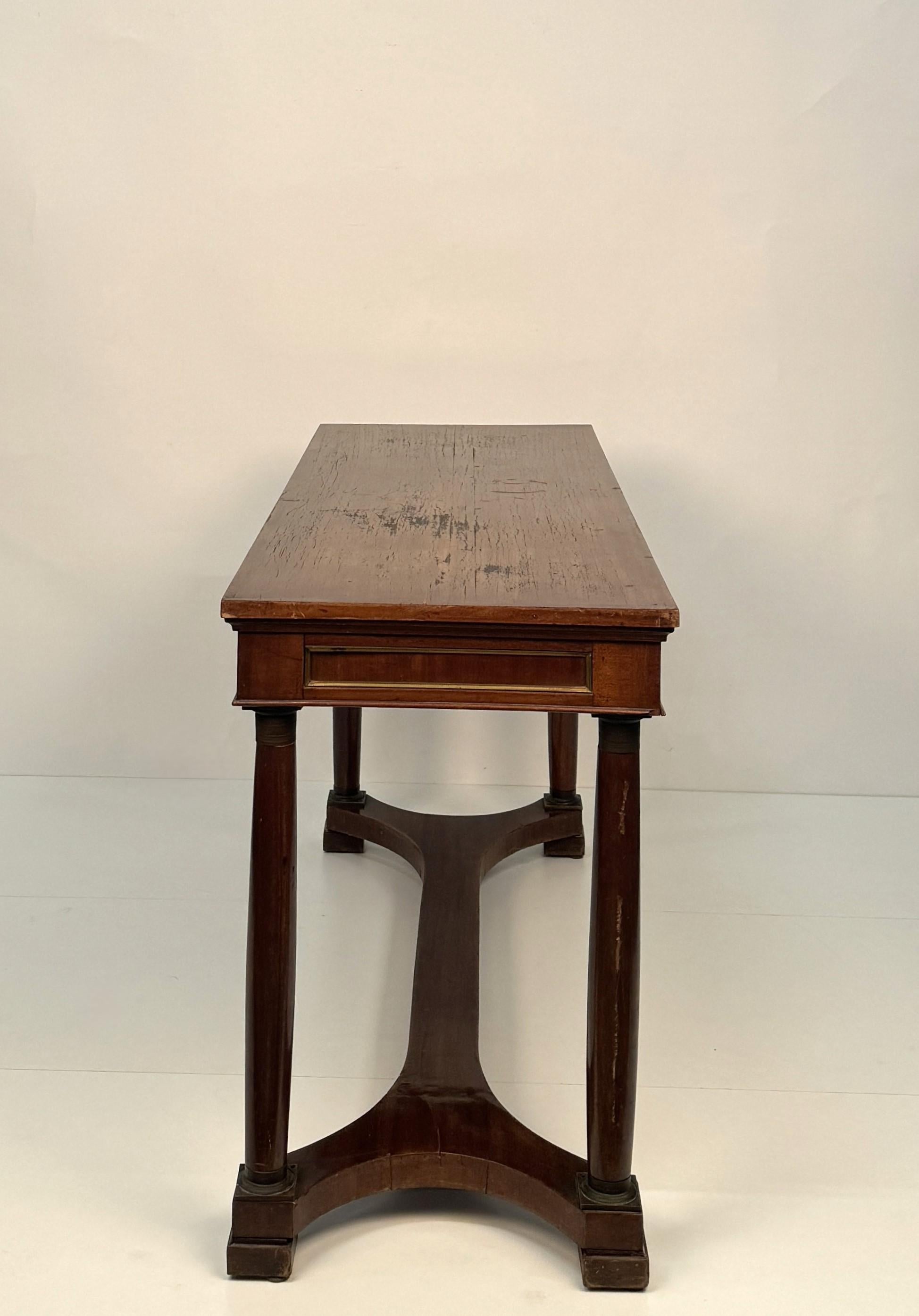 Mahogany center desk, 20th century In Good Condition For Sale In Milano, IT