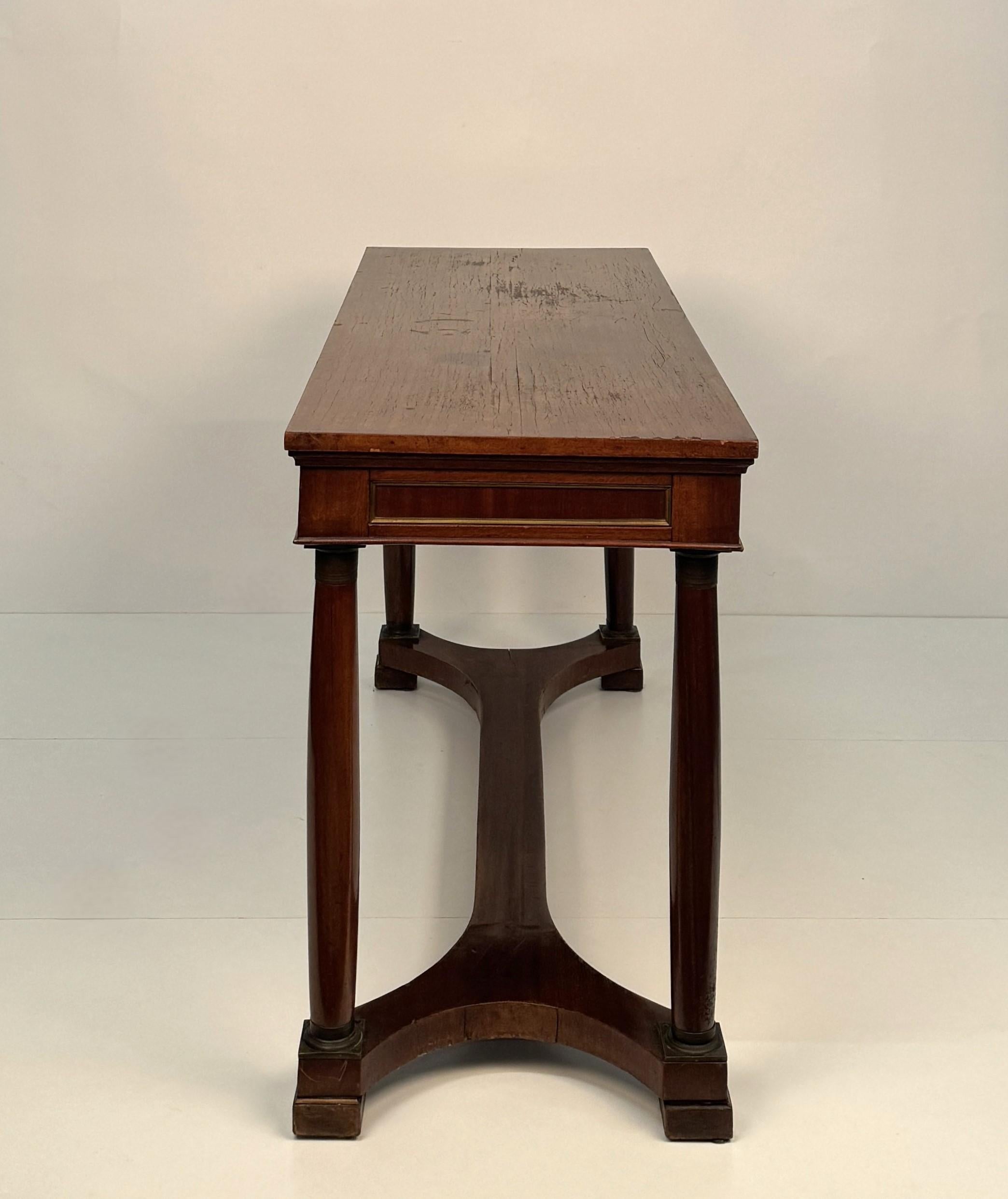 20th Century Mahogany center desk, 20th century For Sale