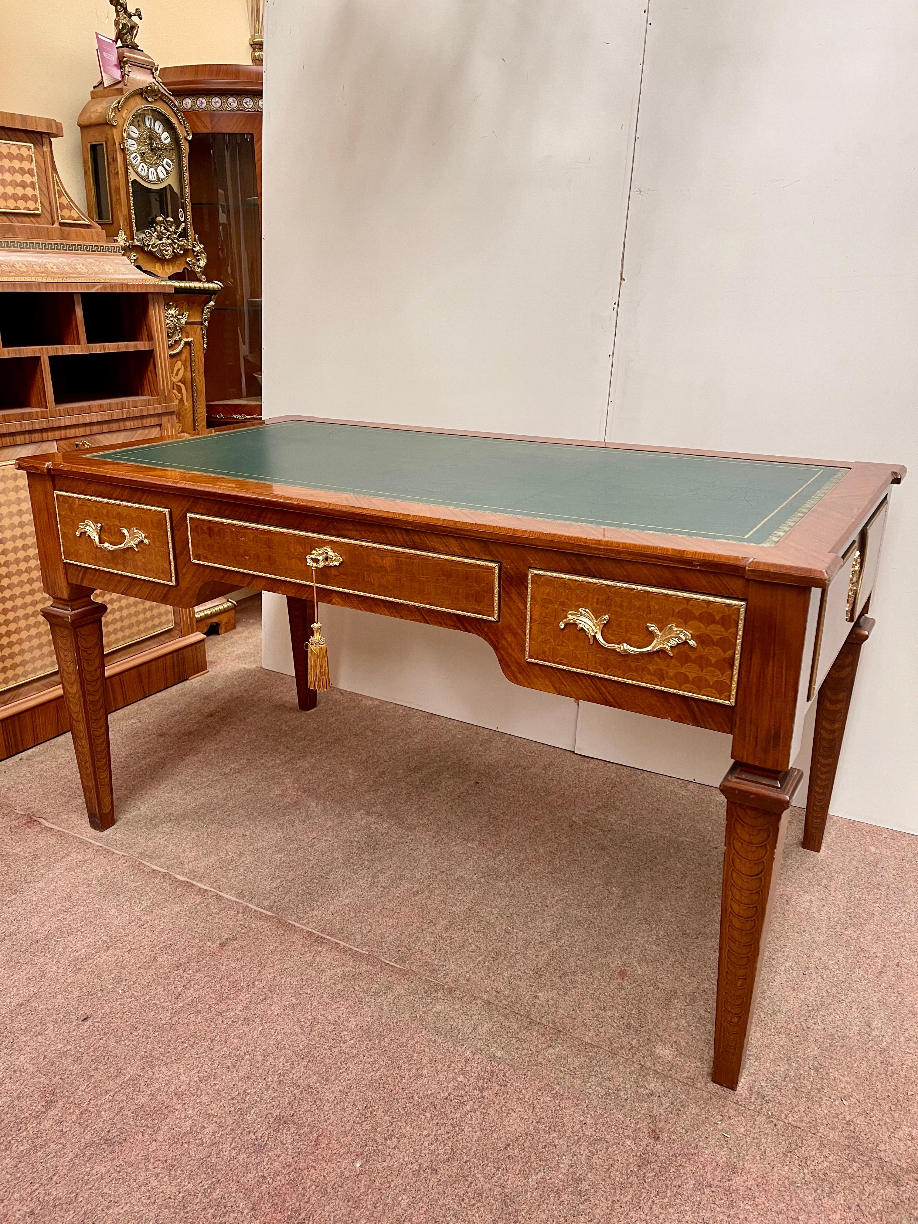 20th Century Classic Italian Style Studio Desk in 1980s Inlaid Wood and Leather For Sale