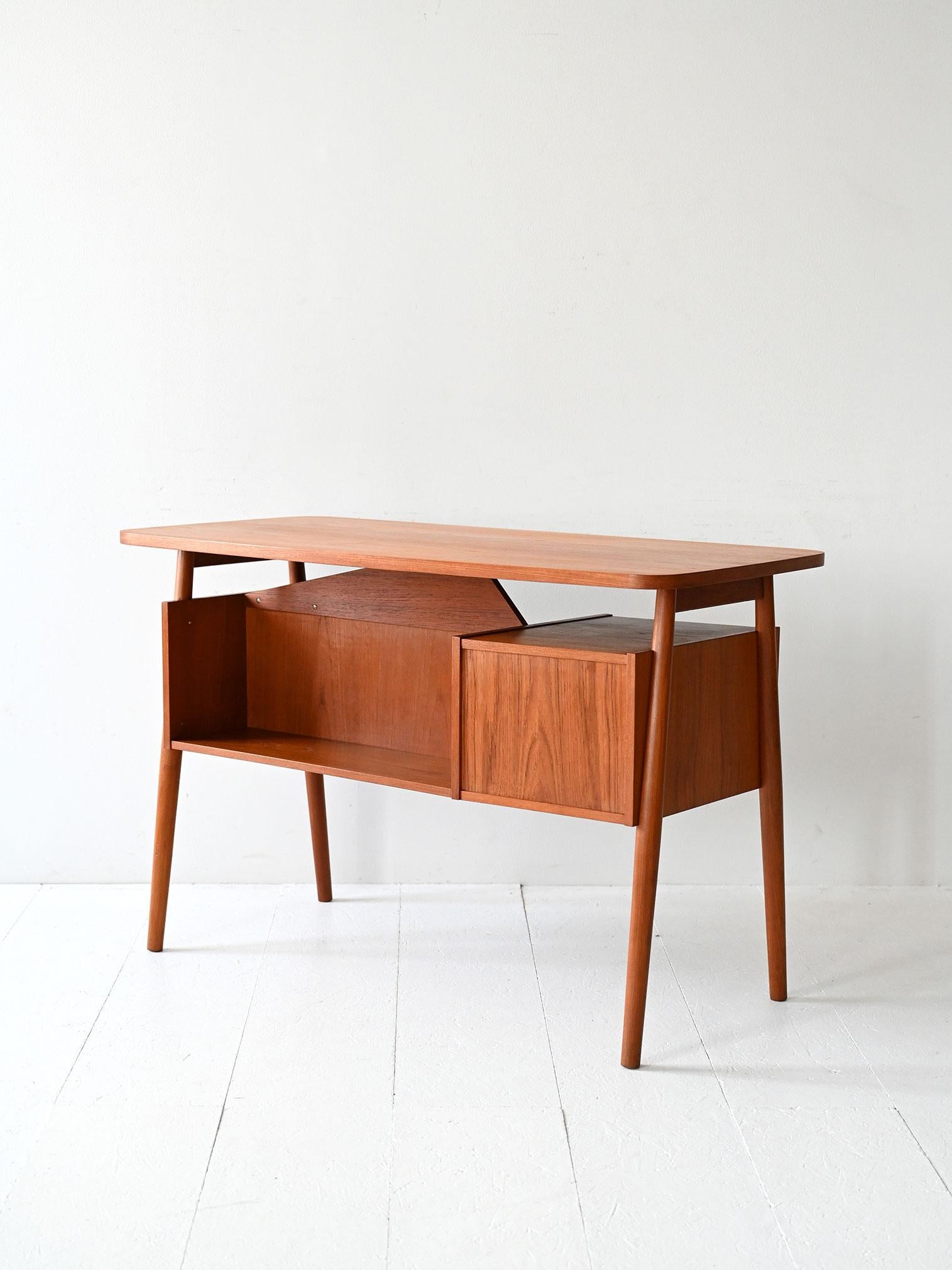 Scandinavian Modern Danish desk from the 1960s by Gunnar Nielsen For Sale