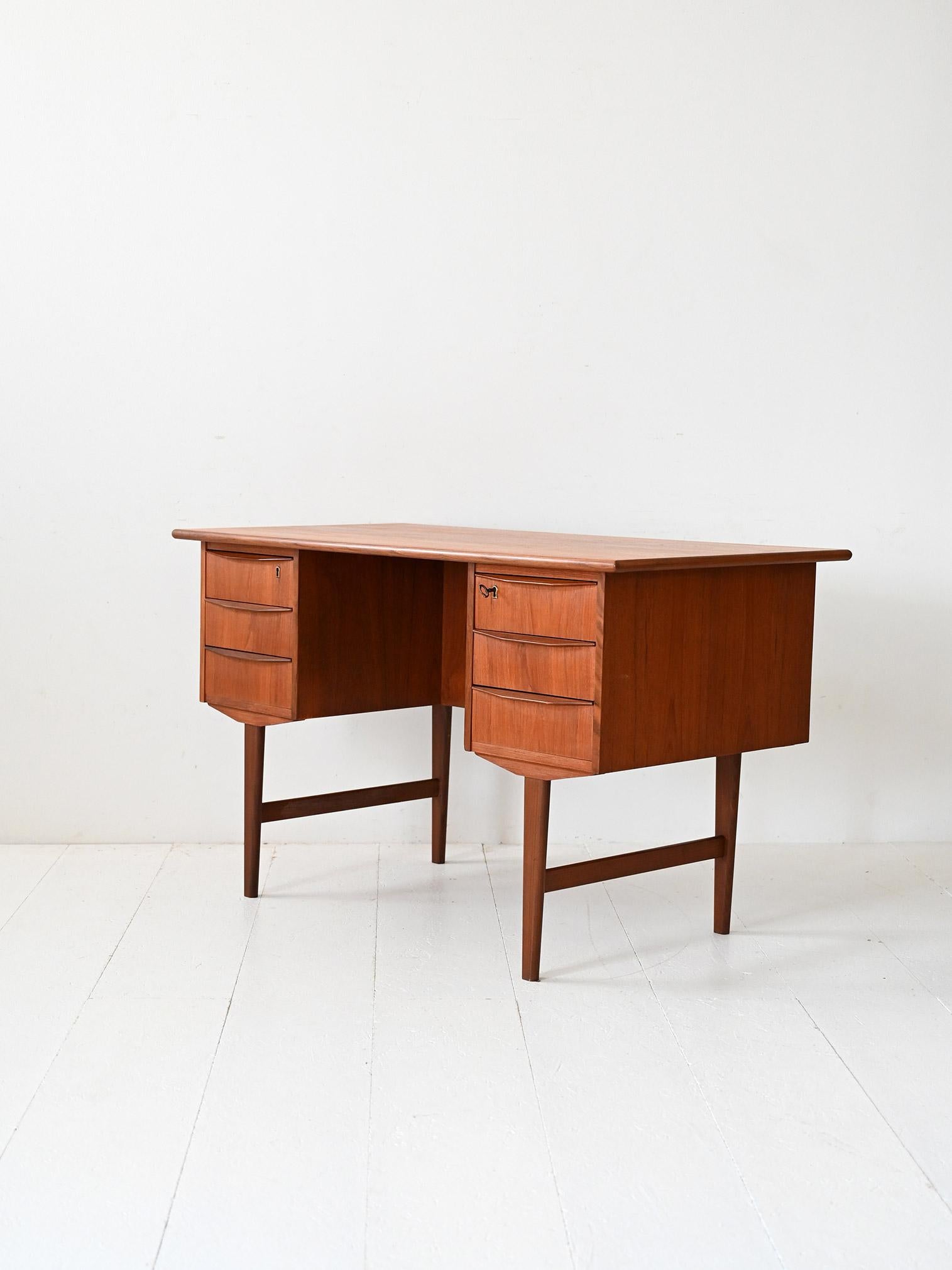 Danish freestanding desk from the 50s/60s In Good Condition For Sale In Brescia, IT