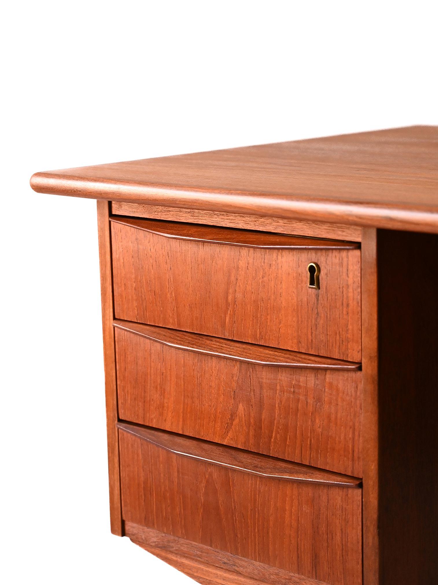 Teak Danish freestanding desk from the 50s/60s For Sale