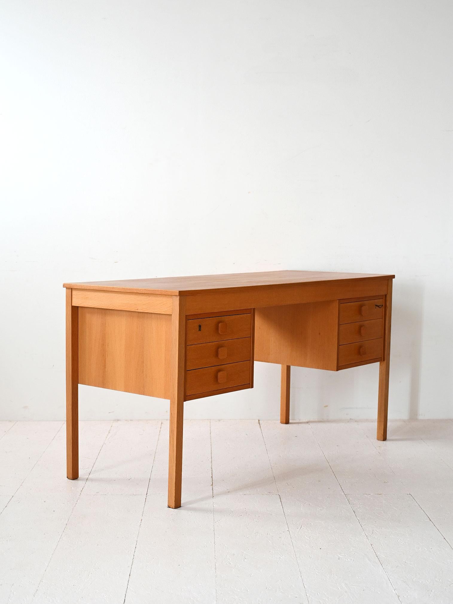 Scandinavo moderno Scrivania danese vintage in teak chiaro in vendita
