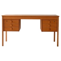 Danish vintage desk in light teak