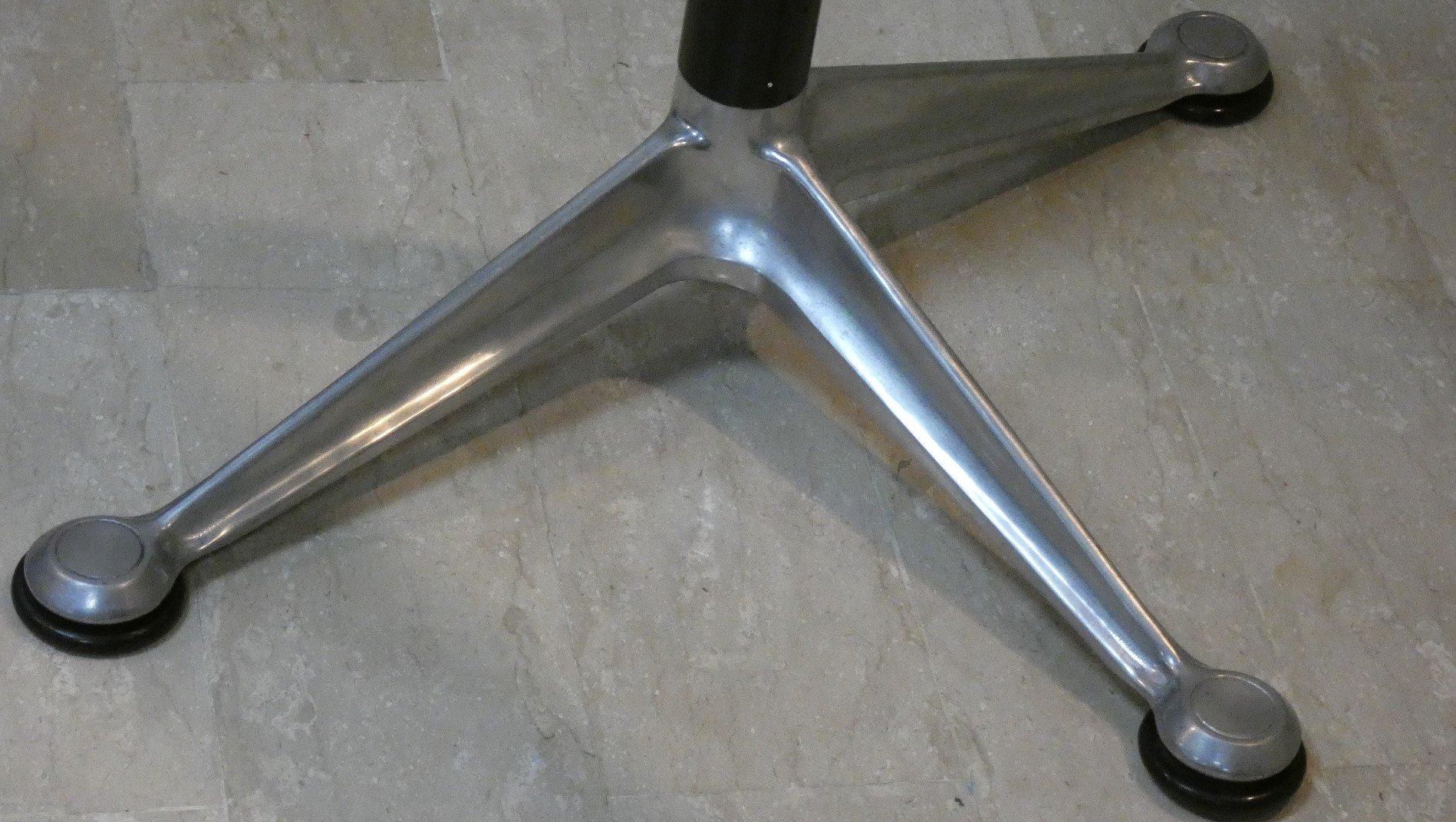 Der Schreibtisch von Bruce Burdick für Herman Miller im Angebot 4