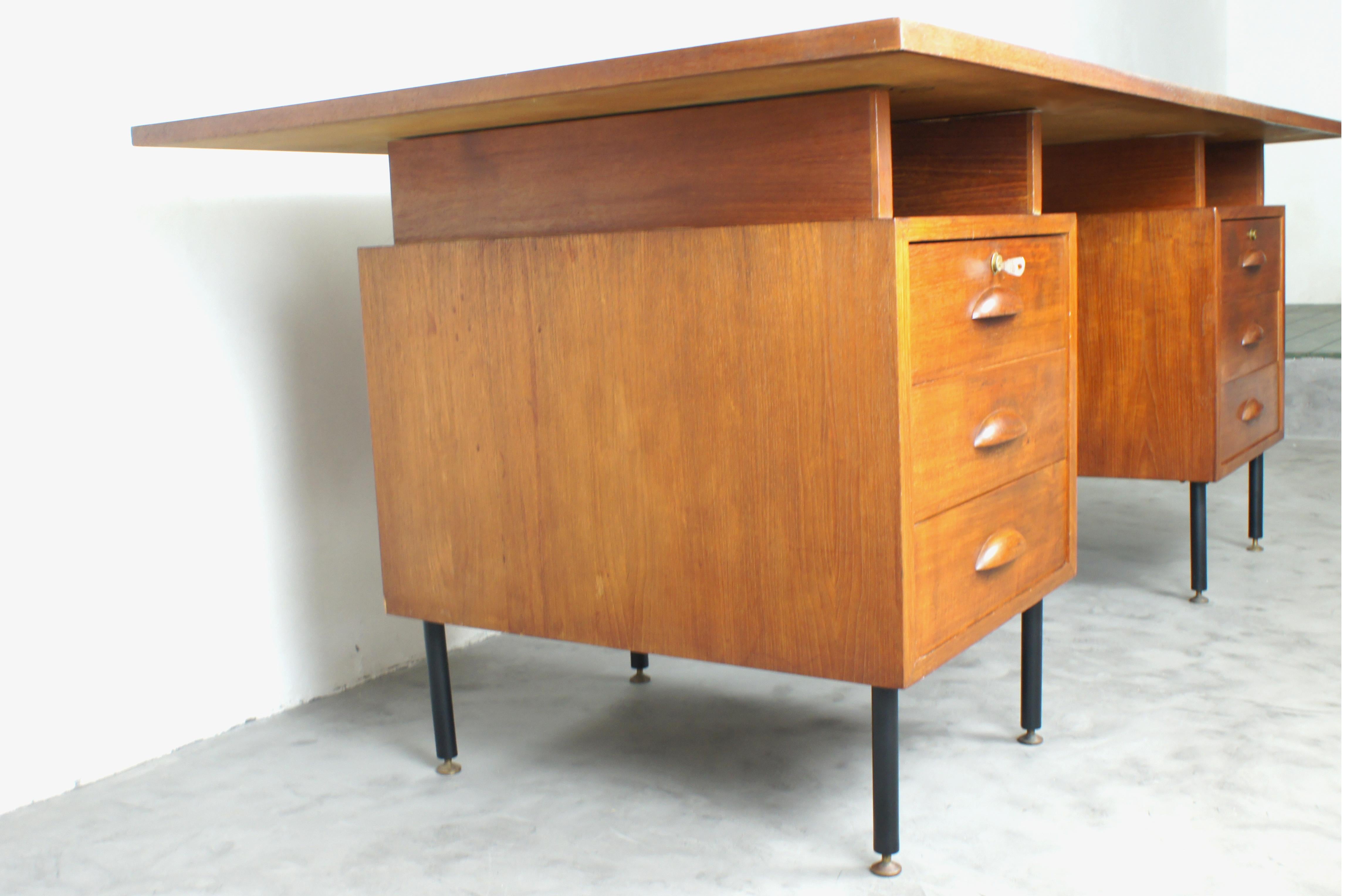 Mid-20th Century Italian-made executive desk from the 1950s For Sale