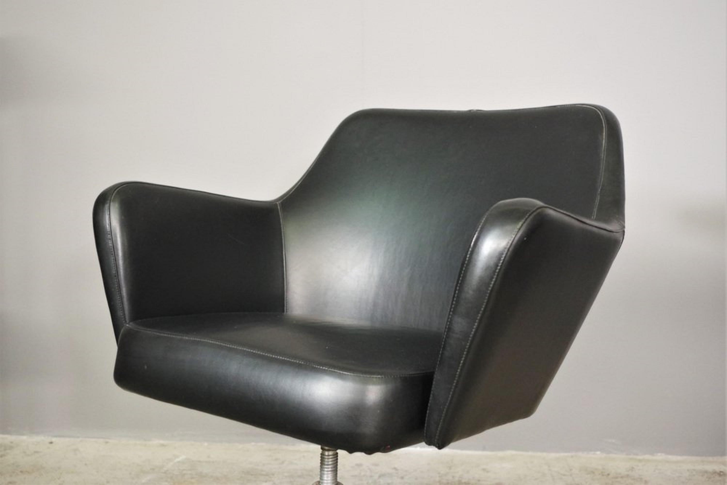 Scrivania e due sedie di Fantoni, anni '60, set di 3 in vendita 4