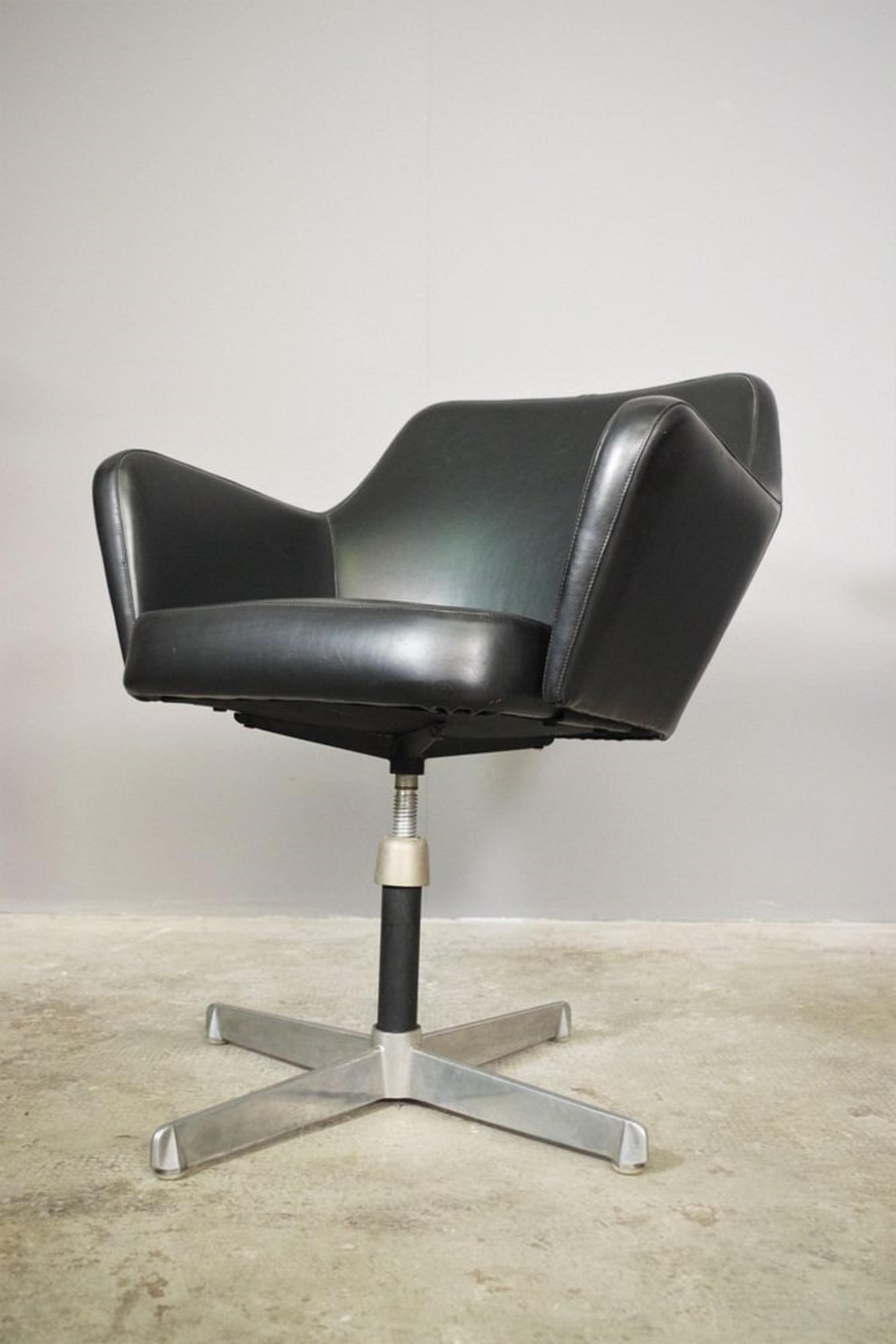 Scrivania e due sedie di Fantoni, anni '60, set di 3 in vendita 5