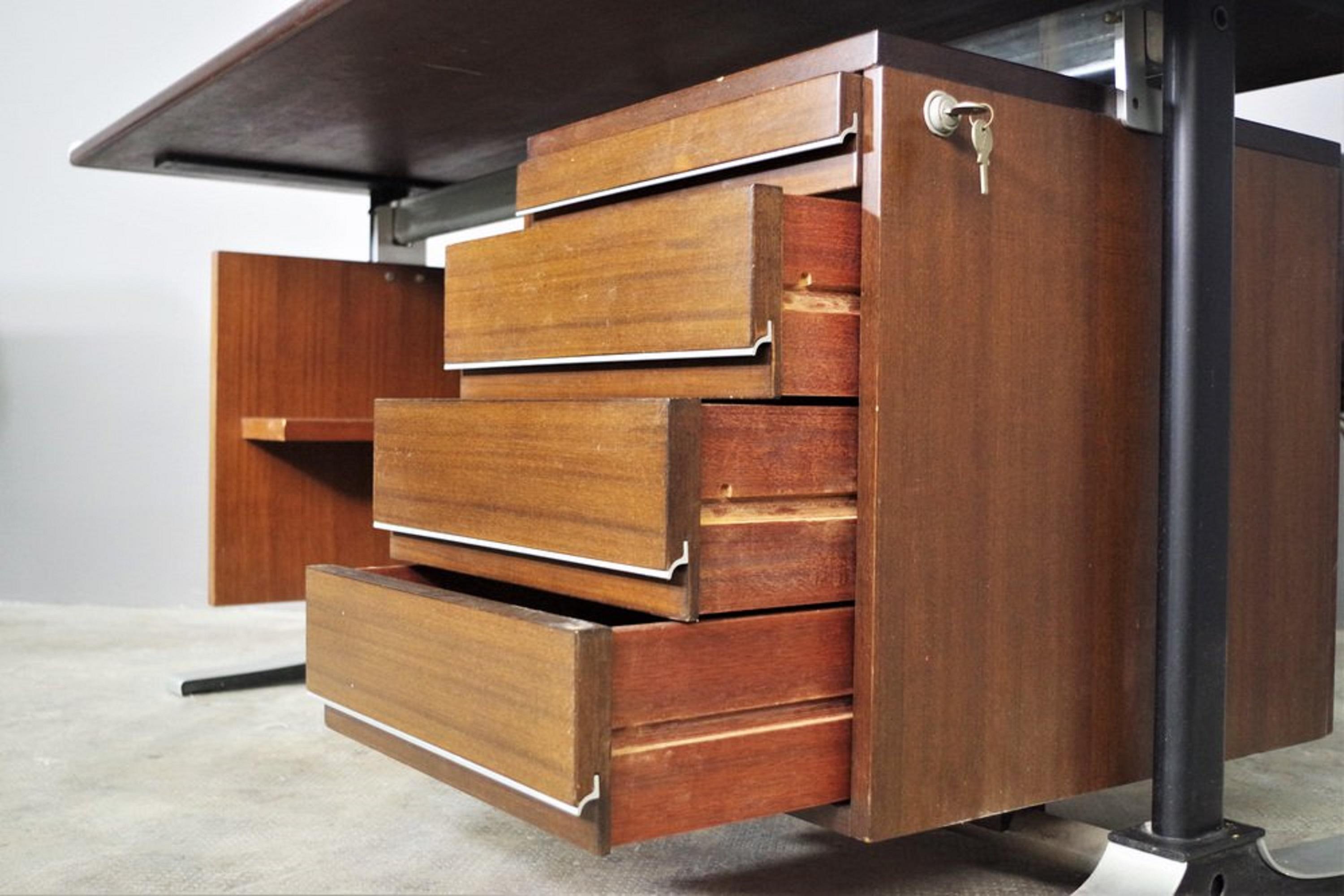Alluminio Scrivania e due sedie di Fantoni, anni '60, set di 3 in vendita