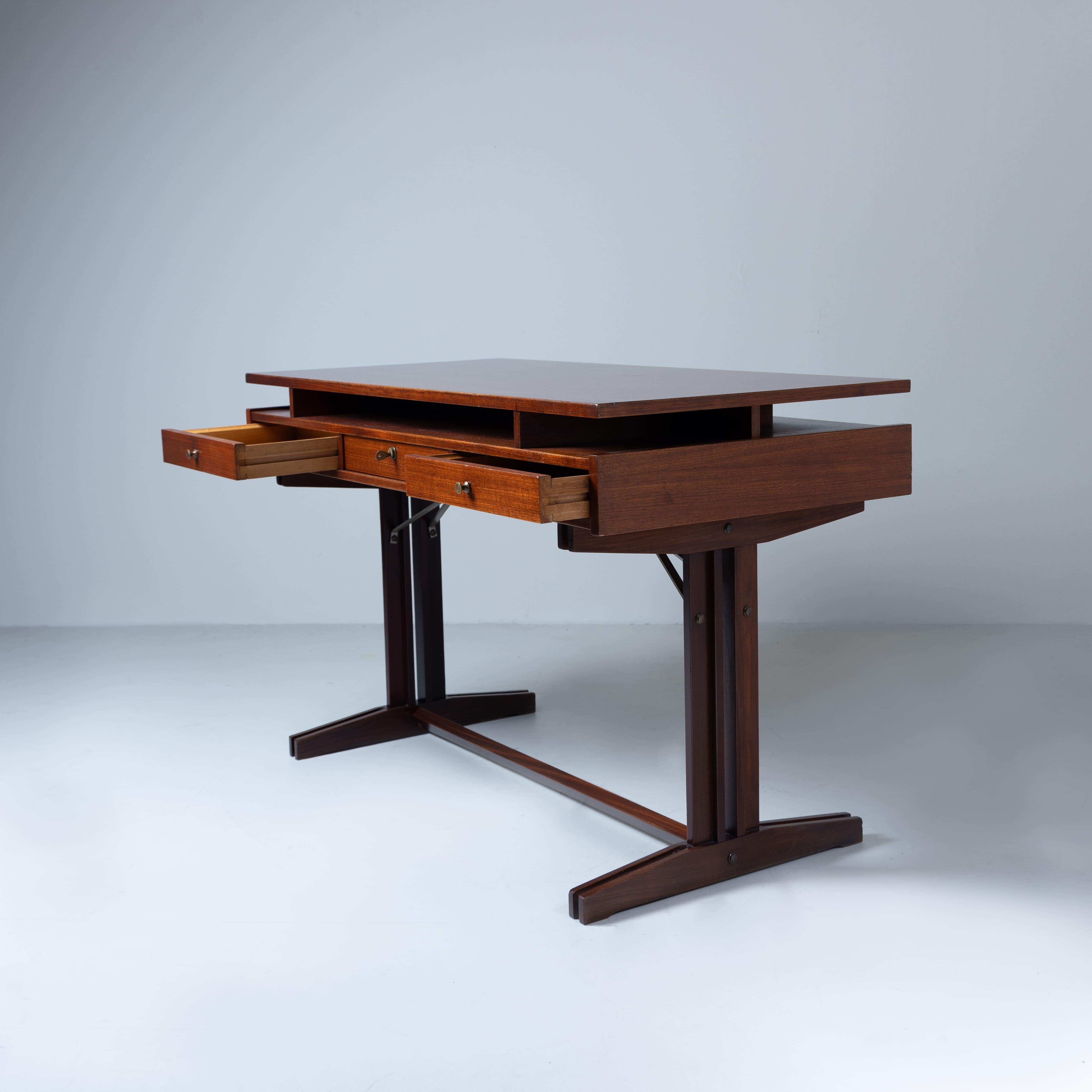 Mid-Century Style Wooden Desk, Italian Manufactory, 1960s For Sale 6