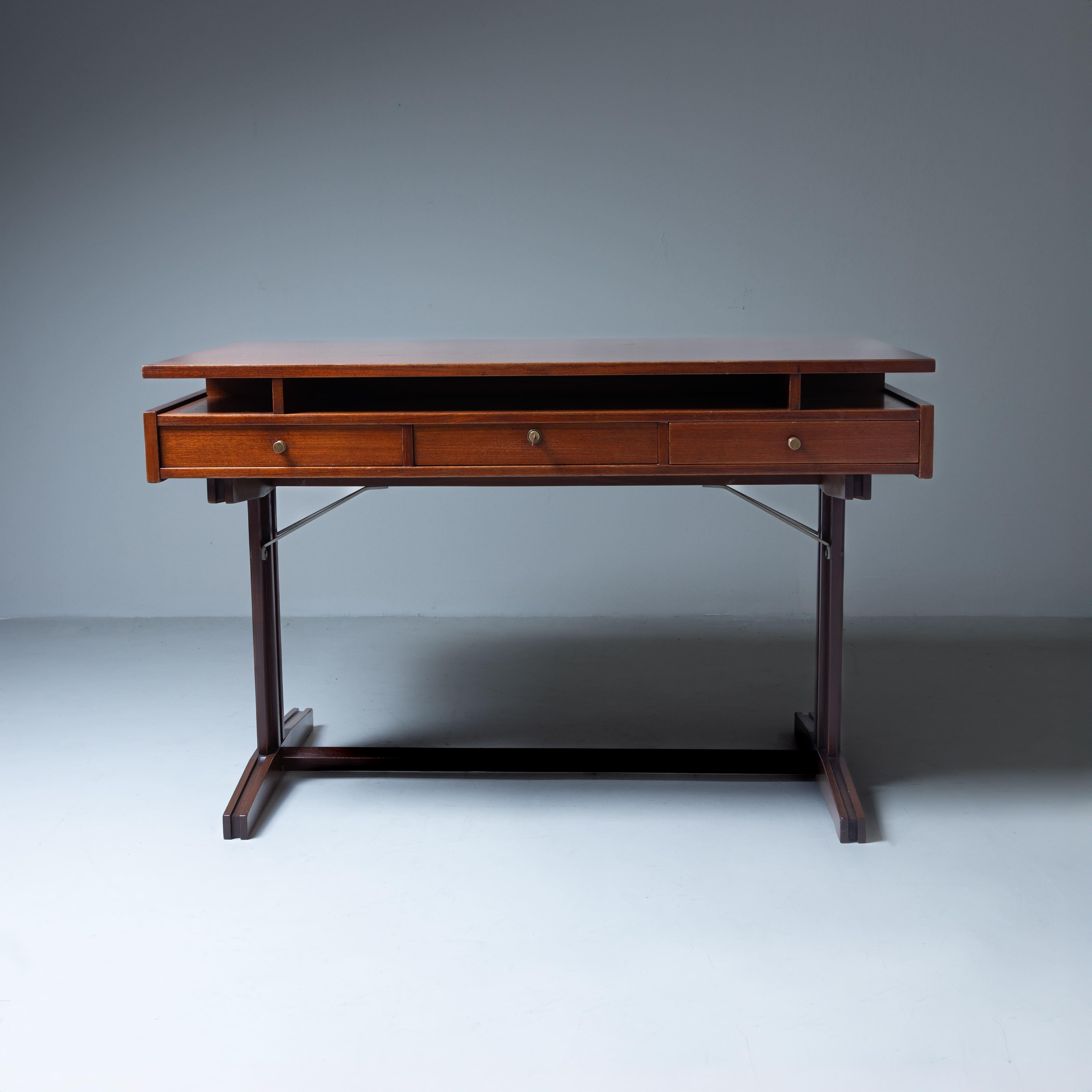 Mid-Century Style Wooden Desk, Italian Manufactory, 1960s For Sale 2