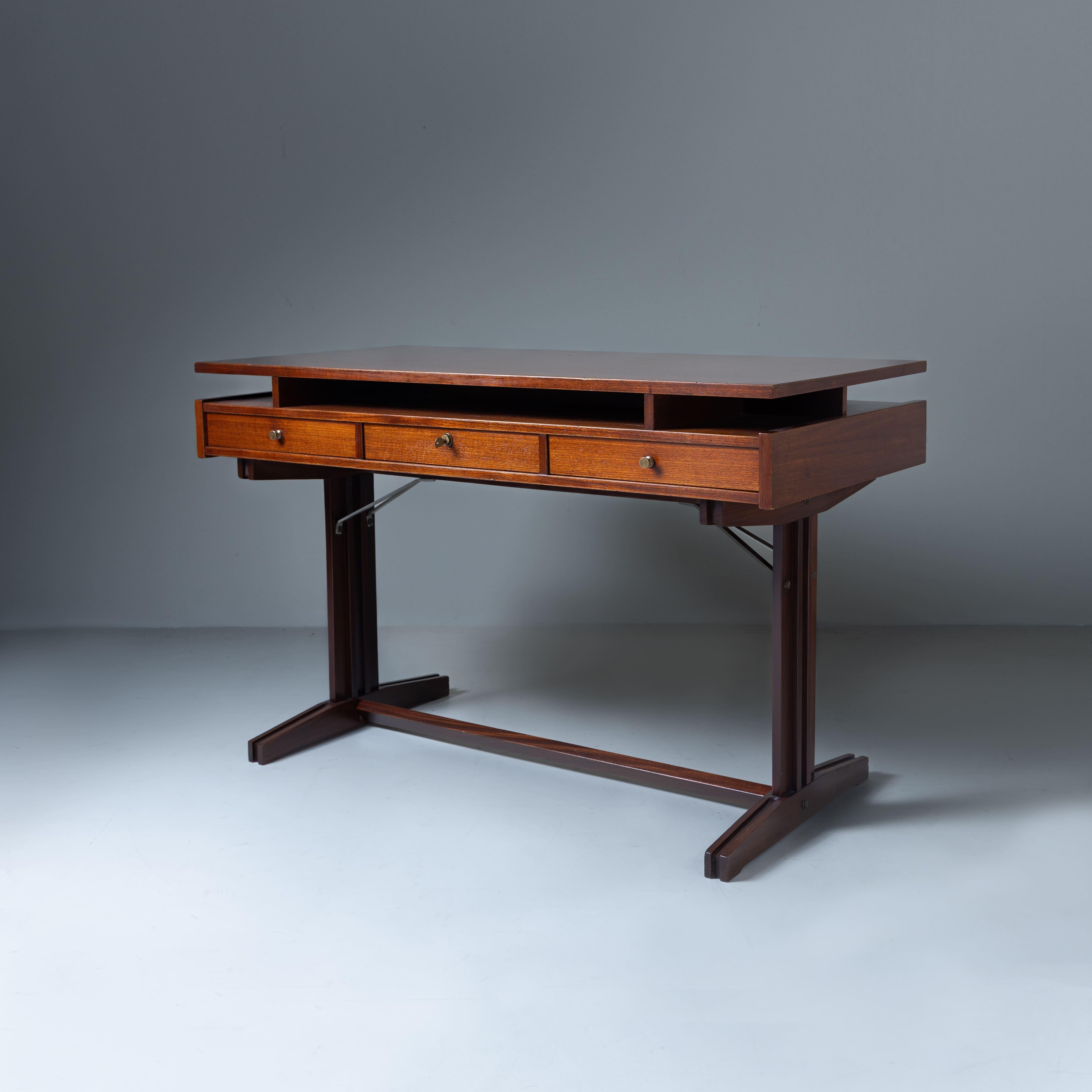 Mid-Century Style Wooden Desk, Italian Manufactory, 1960s For Sale 3