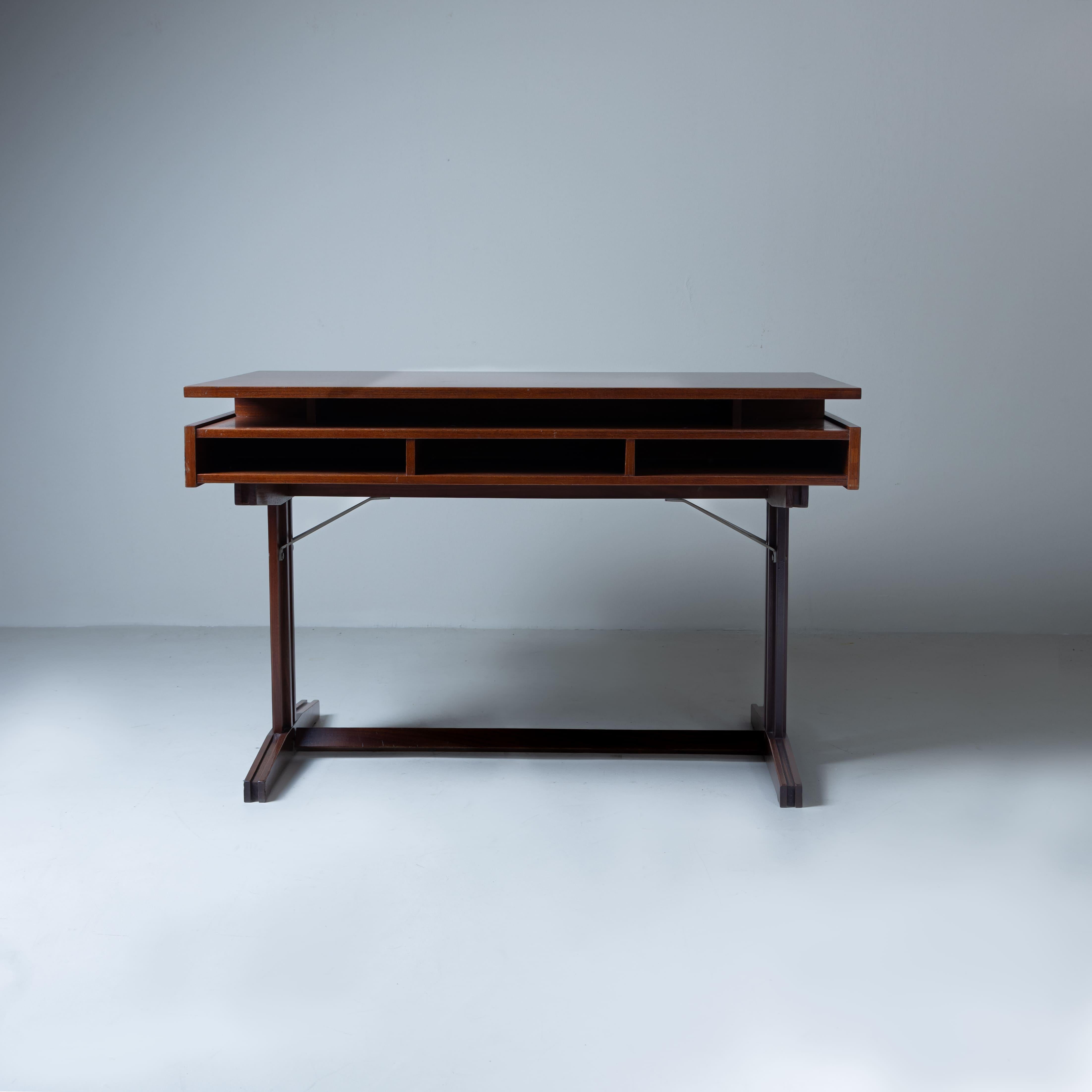 Mid-Century Style Wooden Desk, Italian Manufactory, 1960s For Sale 5