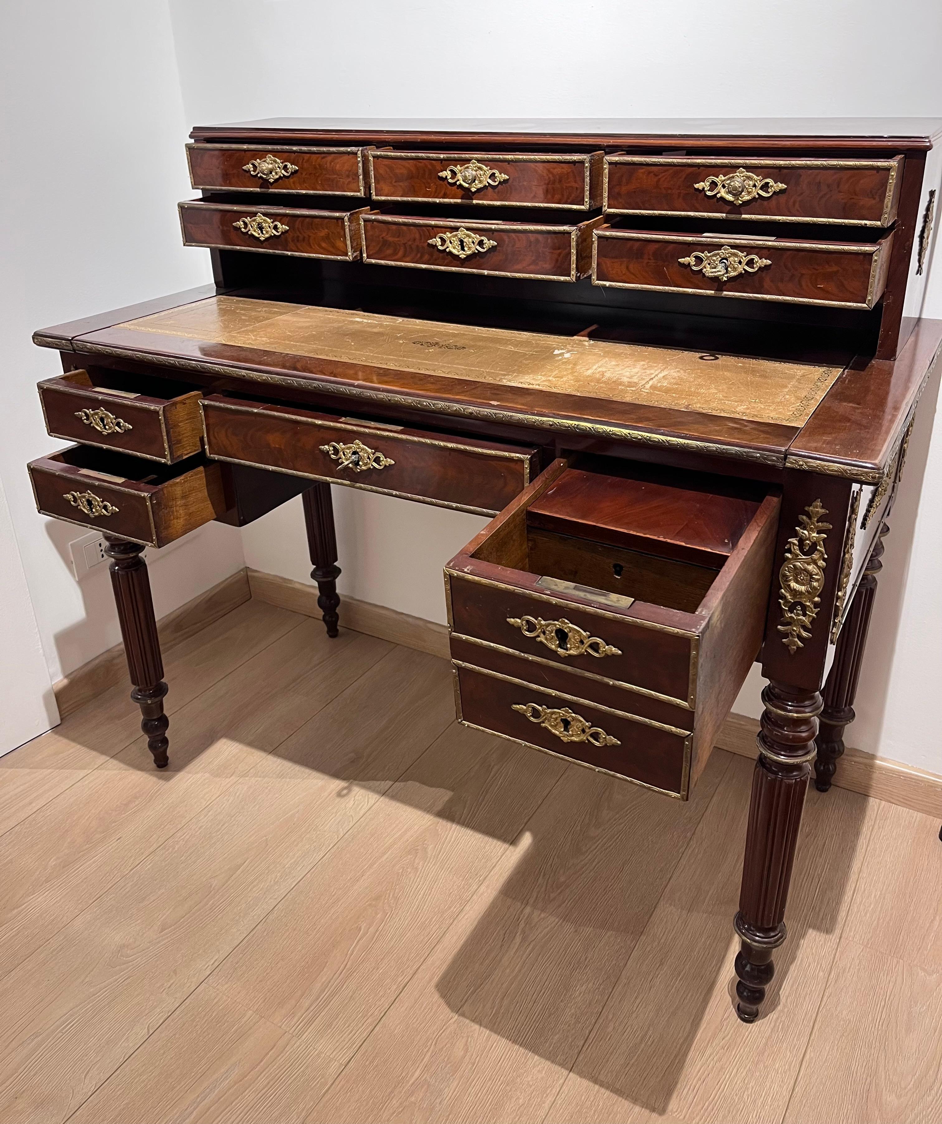 Mahogany Centrepiece Desk with Drawers France 19th Century In Good Condition For Sale In Palermo, IT