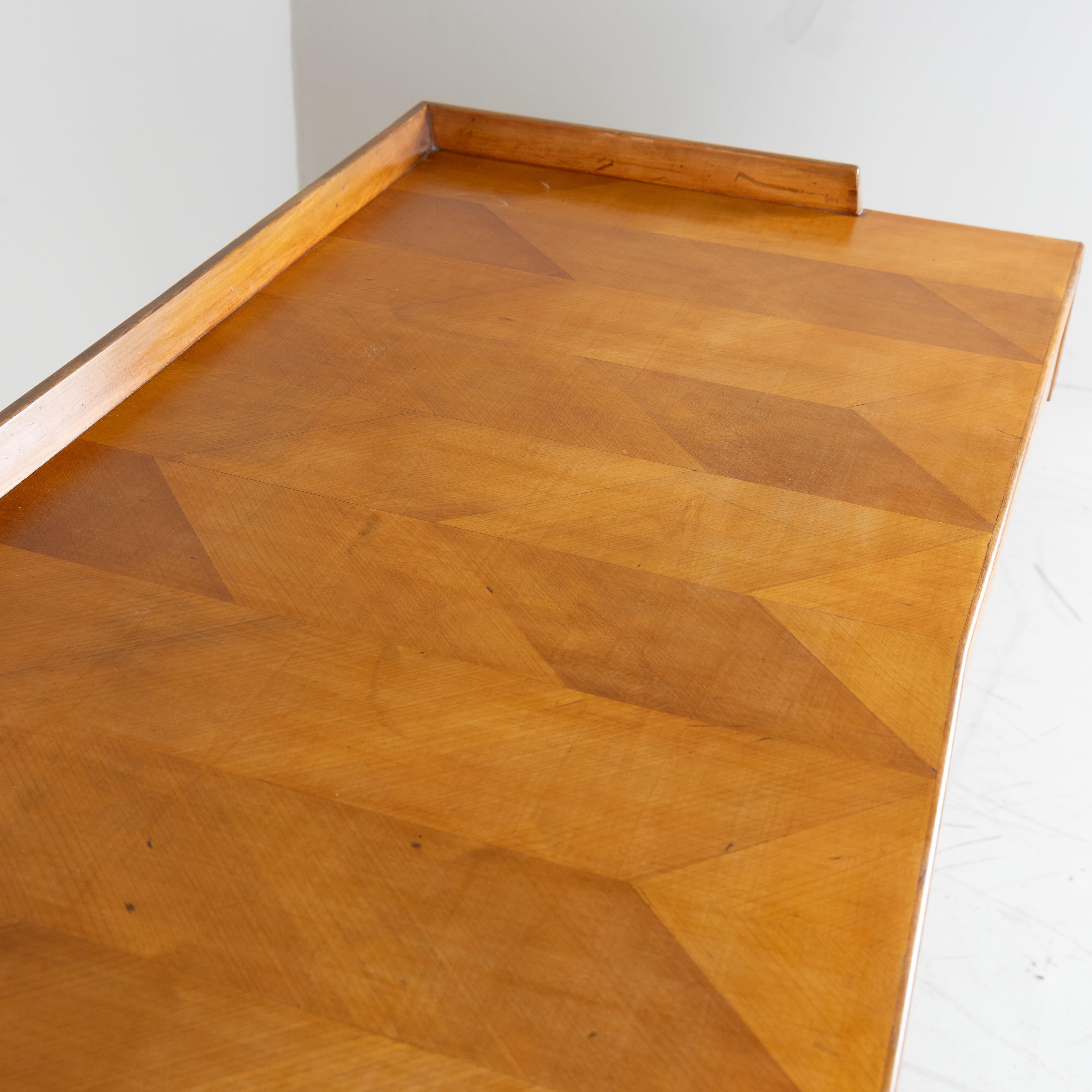 Mid-Century moderno Scrivania mid-century, legno intarsiato, 1950 circa in vendita