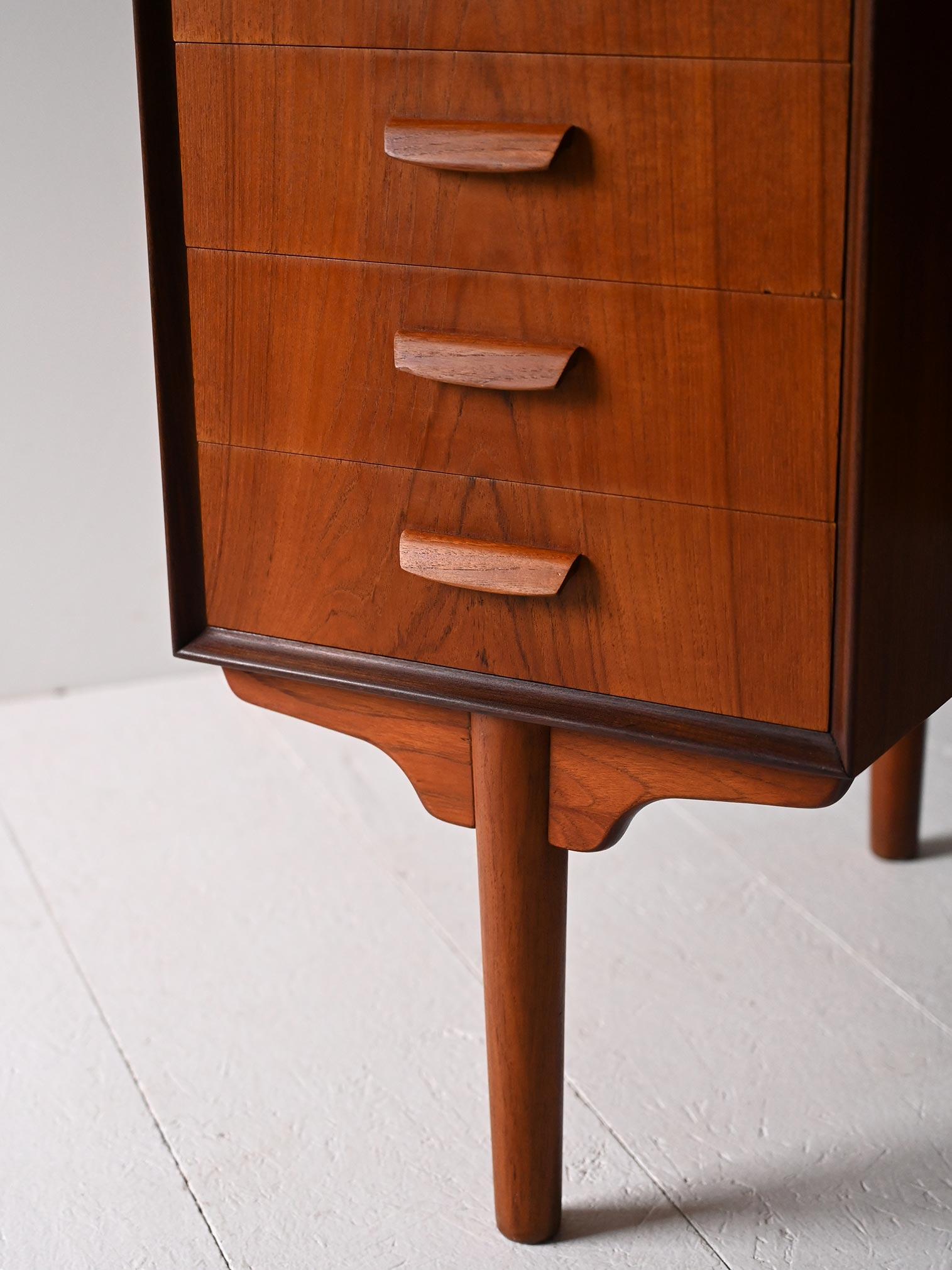 Mid-20th Century Scrivania ovale in teak anni ’60 in vendita