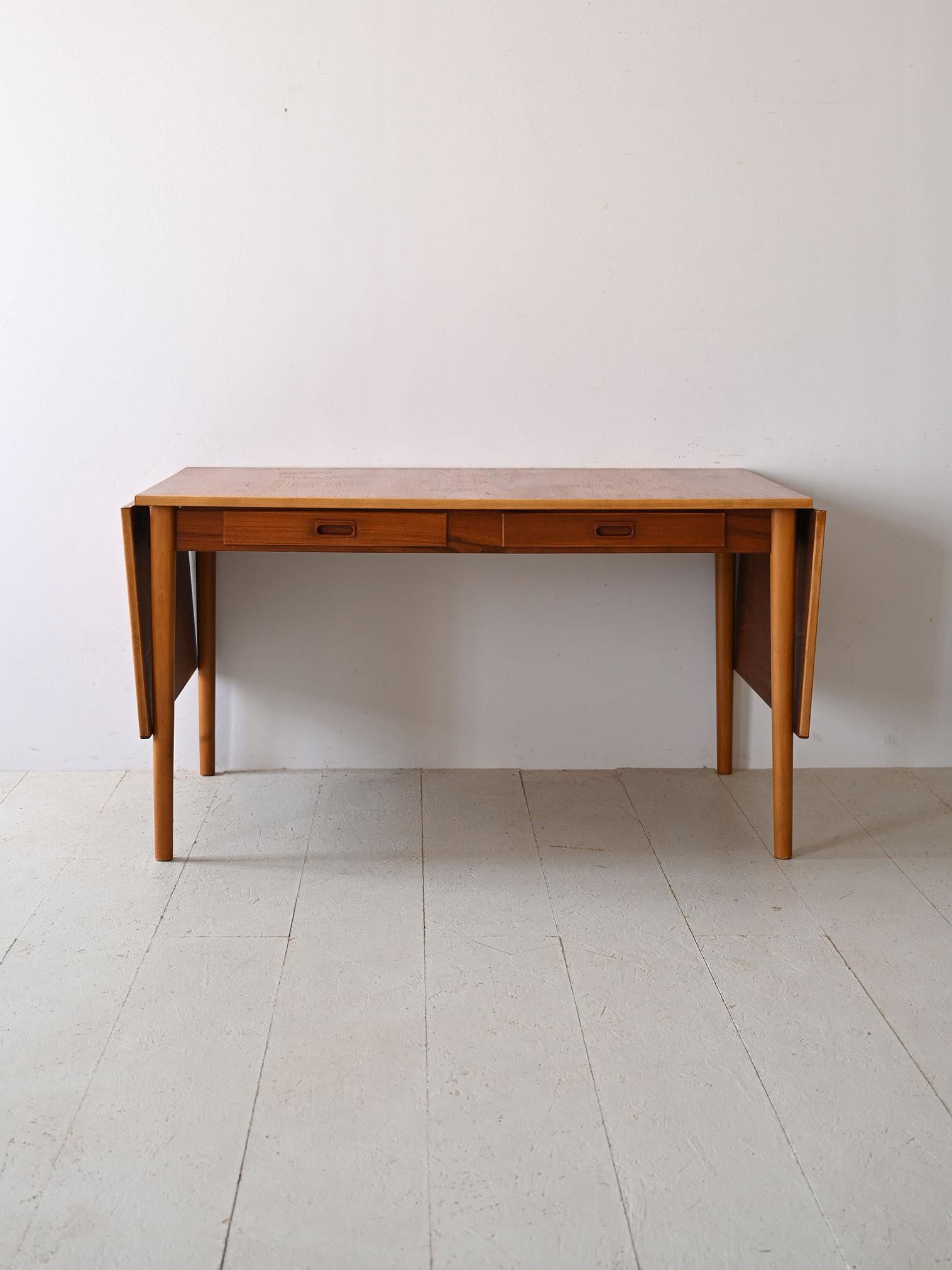 Retro desk by Nils Jonsson with drawers In Good Condition For Sale In Brescia, IT