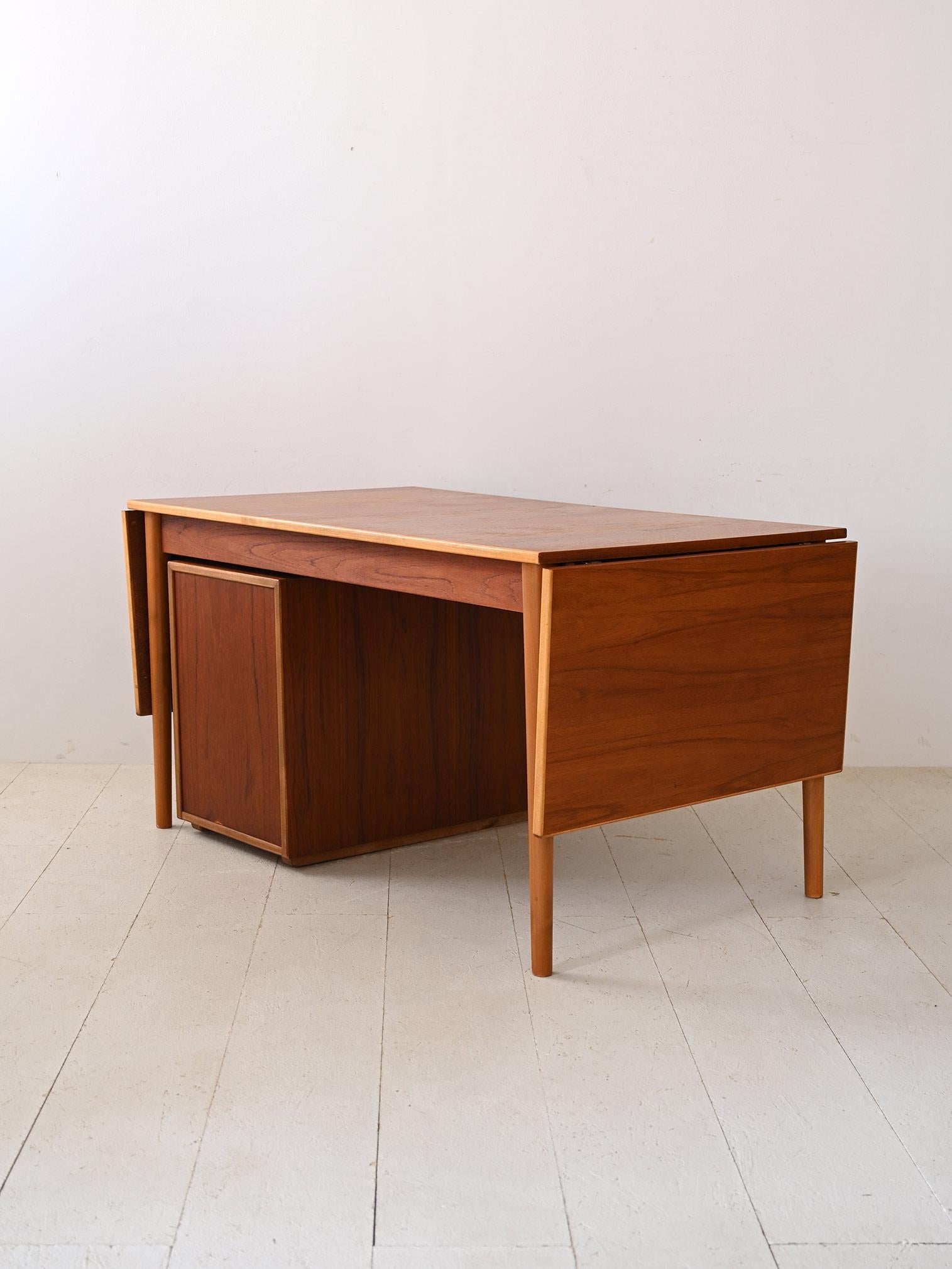 Retro desk by Nils Jonsson with drawers For Sale 1