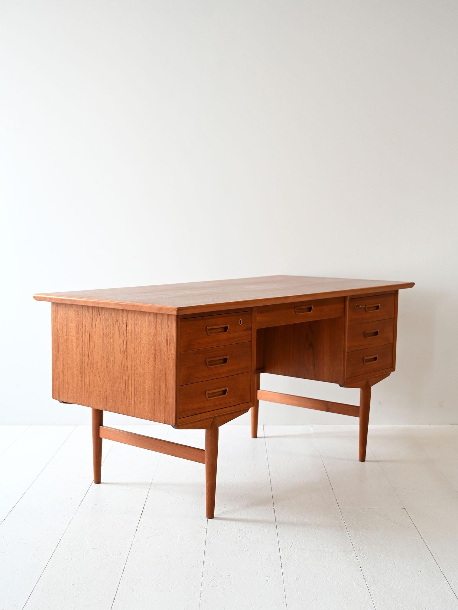 Scandinave moderne Scrivania scandinava anni ’60 in teak en vente