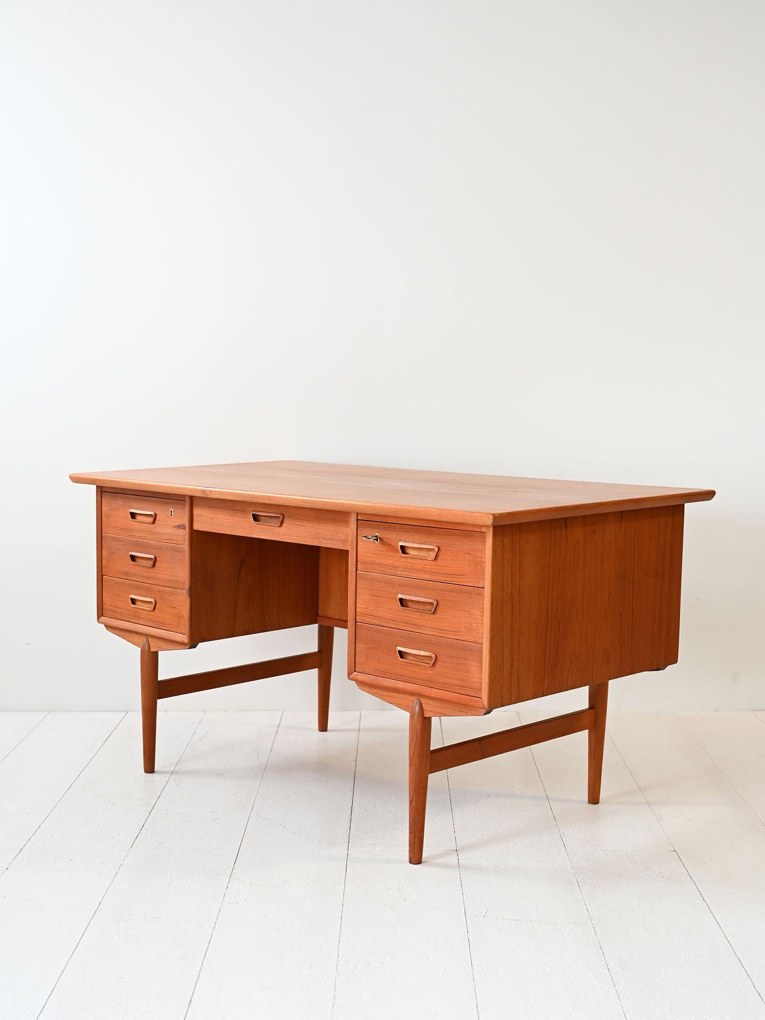 Scandinavian Scrivania scandinava anni ’60 in teak en vente