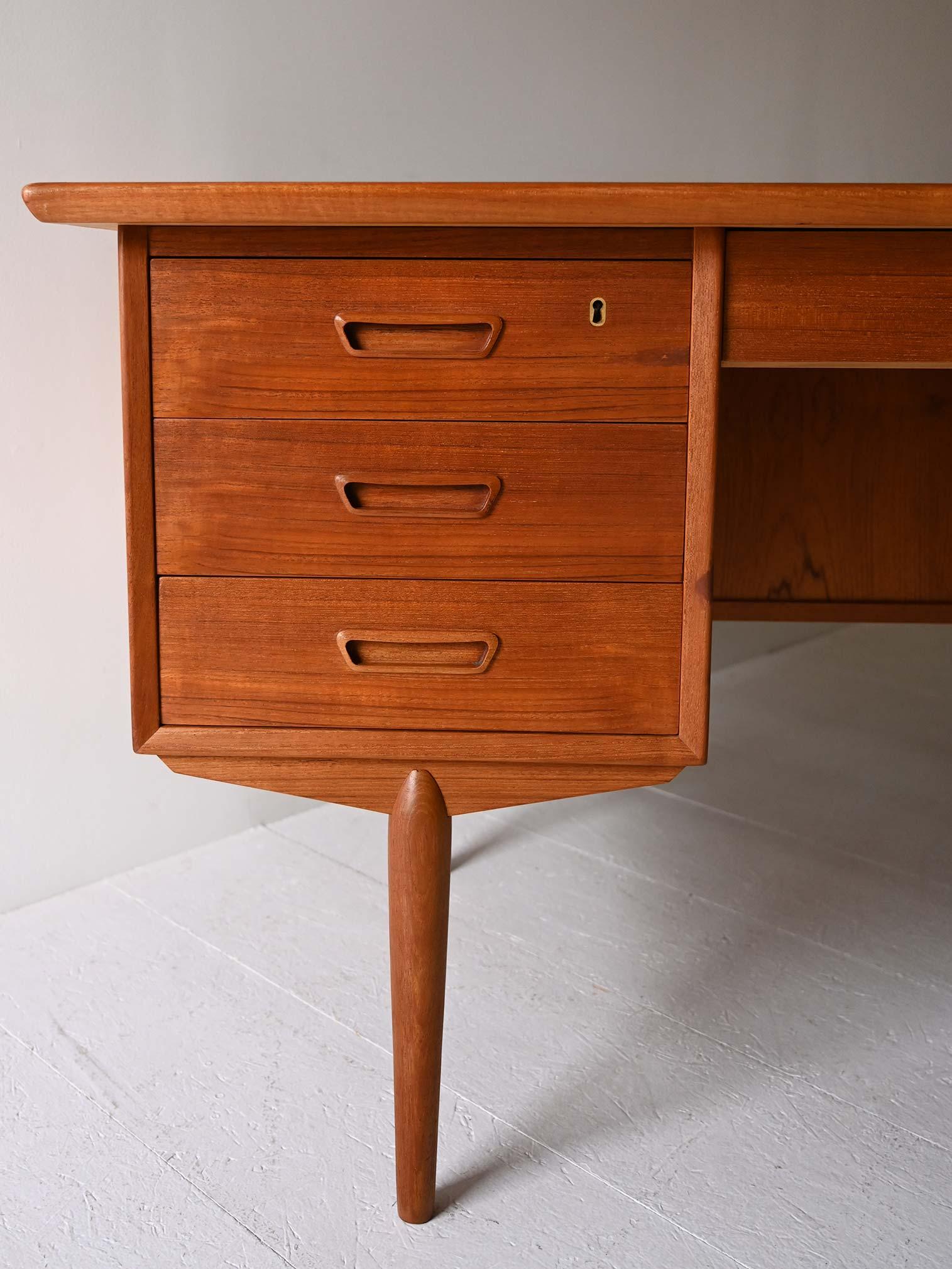 Teck Scrivania scandinava anni ’60 in teak en vente