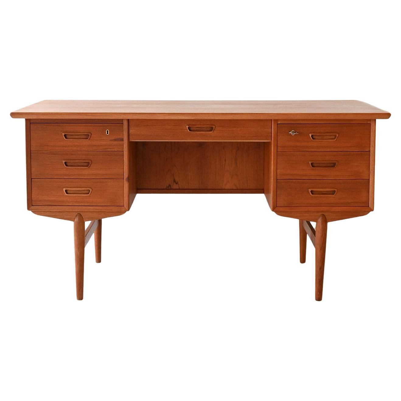 Scrivania scandinava anni ’60 in teak