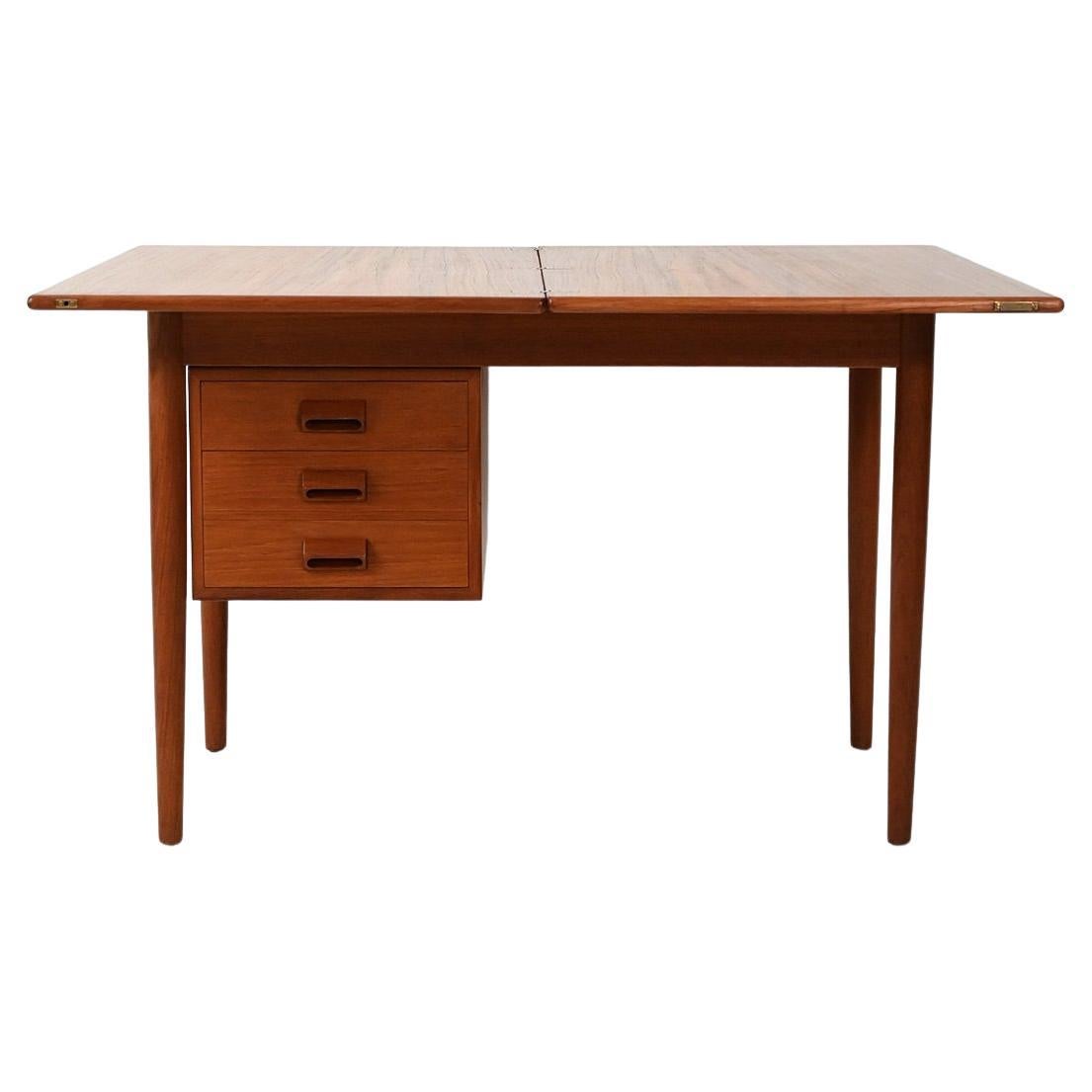 Scrivania scandinava di Børge Mogensen con piano “flip-top” For Sale