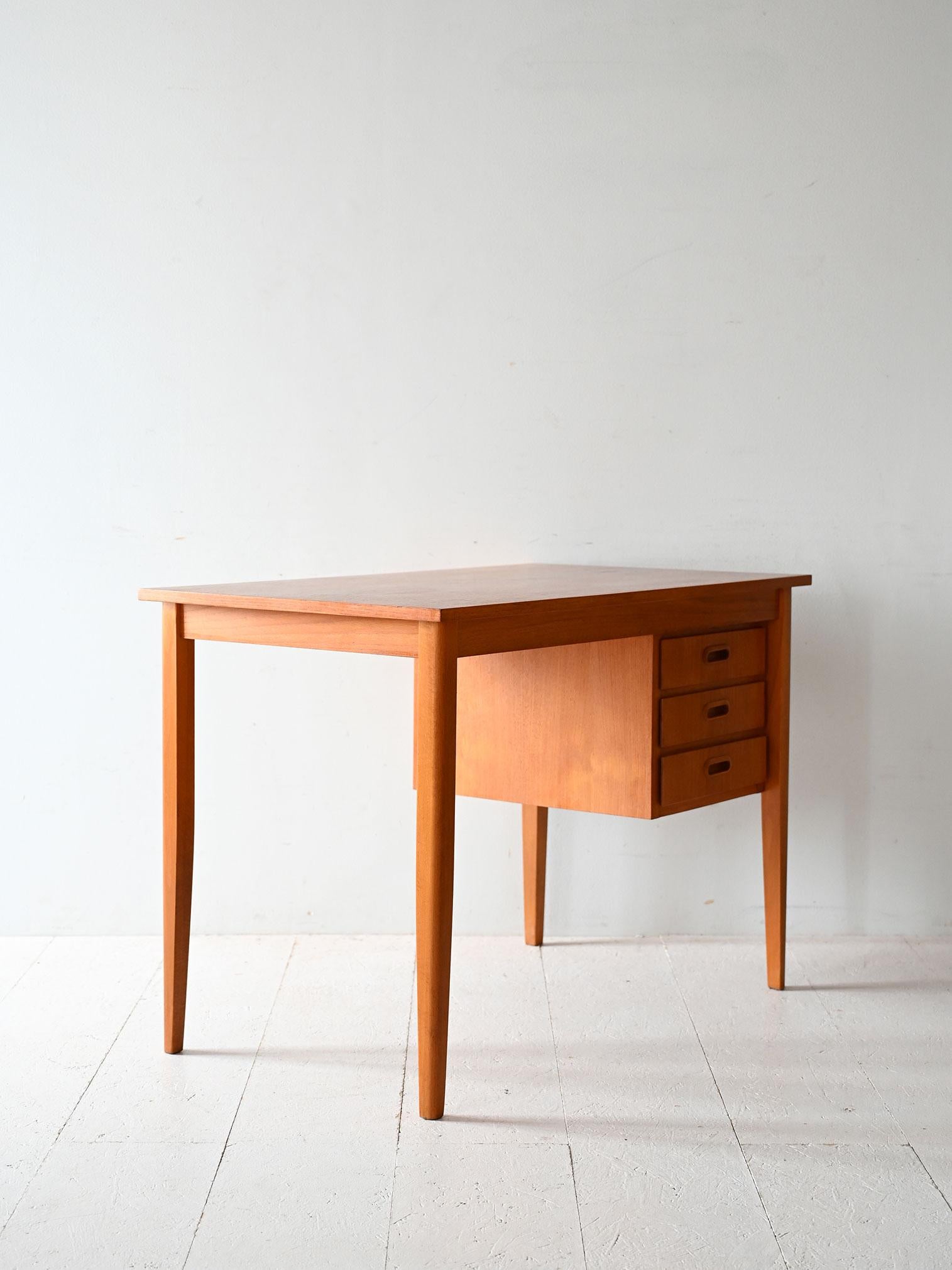 Scandinavian teak desk with three drawers In Good Condition For Sale In Brescia, IT