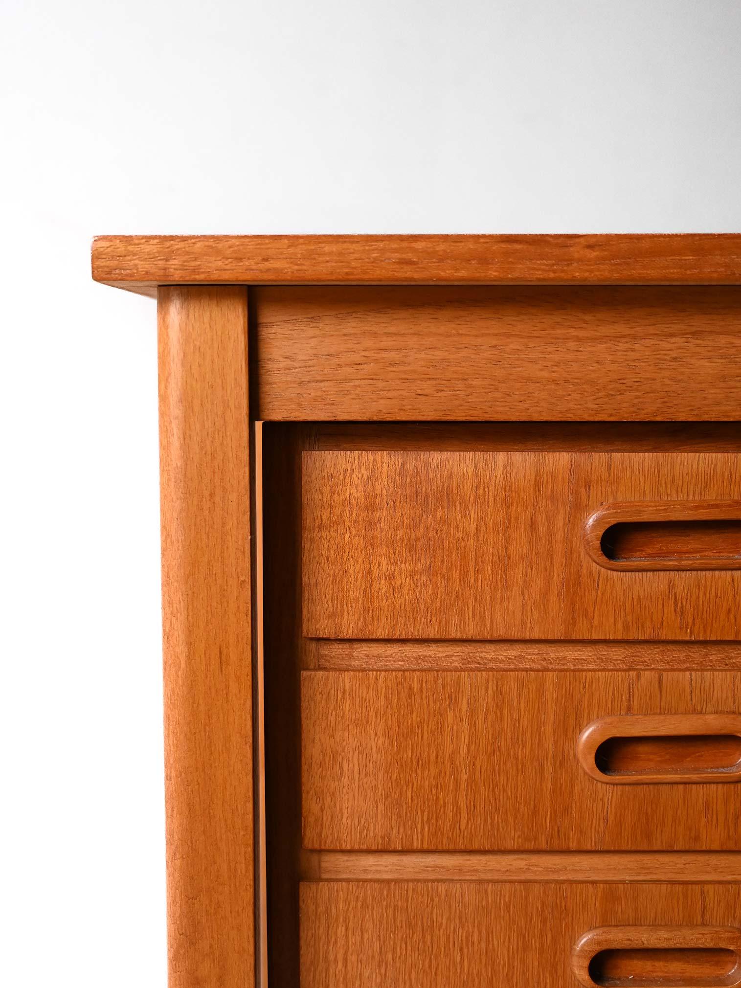 Scandinavian teak desk with three drawers For Sale 2