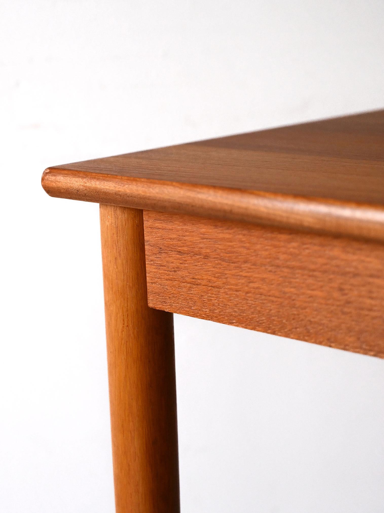 Vintage Scandinavian desk with adjustable drawers For Sale 1