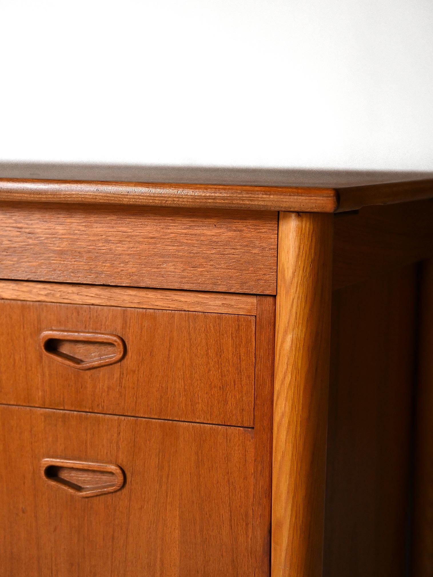 Vintage Scandinavian desk with adjustable drawers For Sale 2