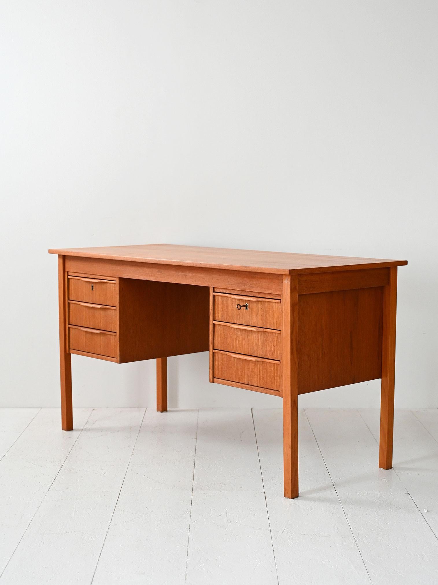 Scandinavian Scrivania scandinava vintage in teak anni ’60 en vente