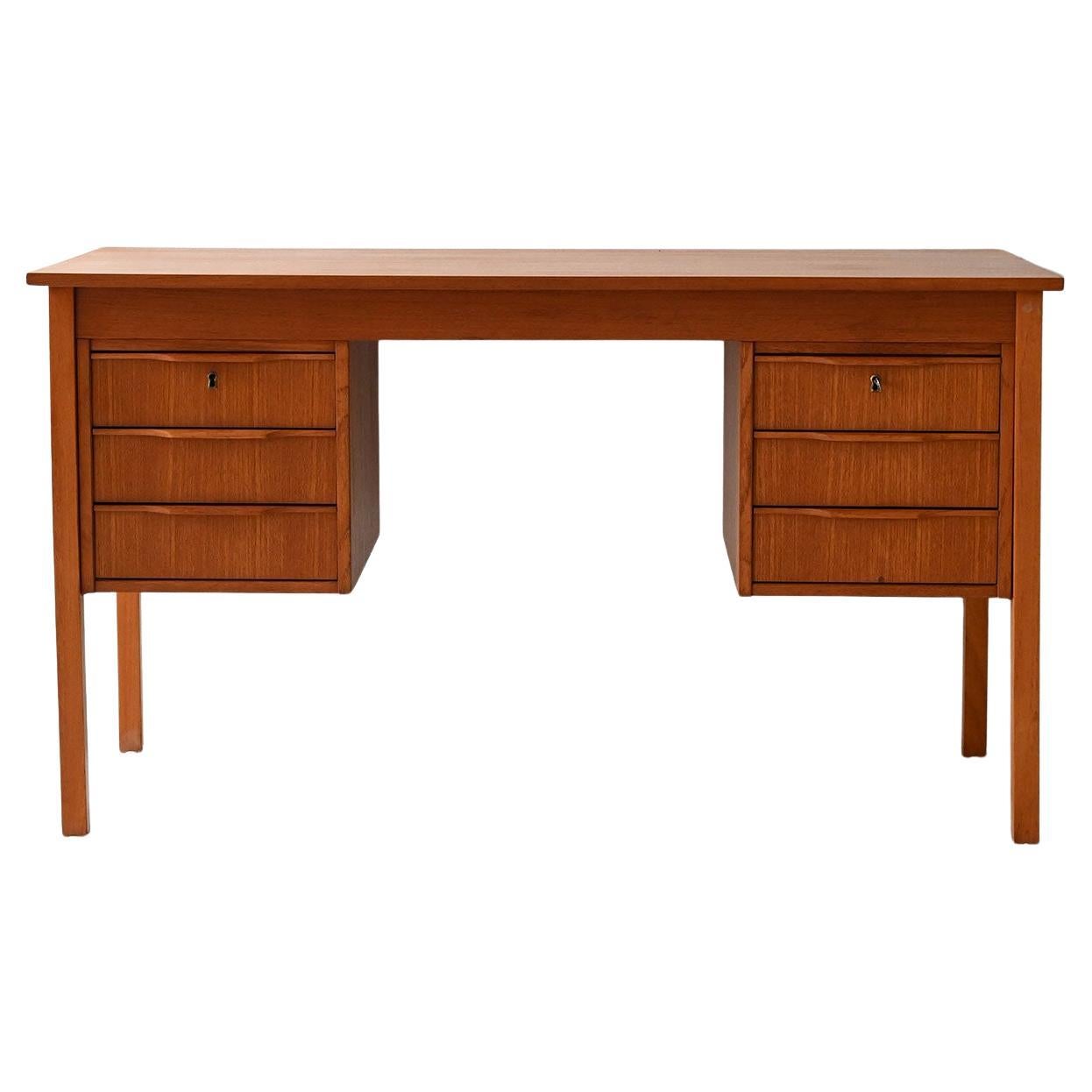Scrivania scandinava vintage in teak anni ’60