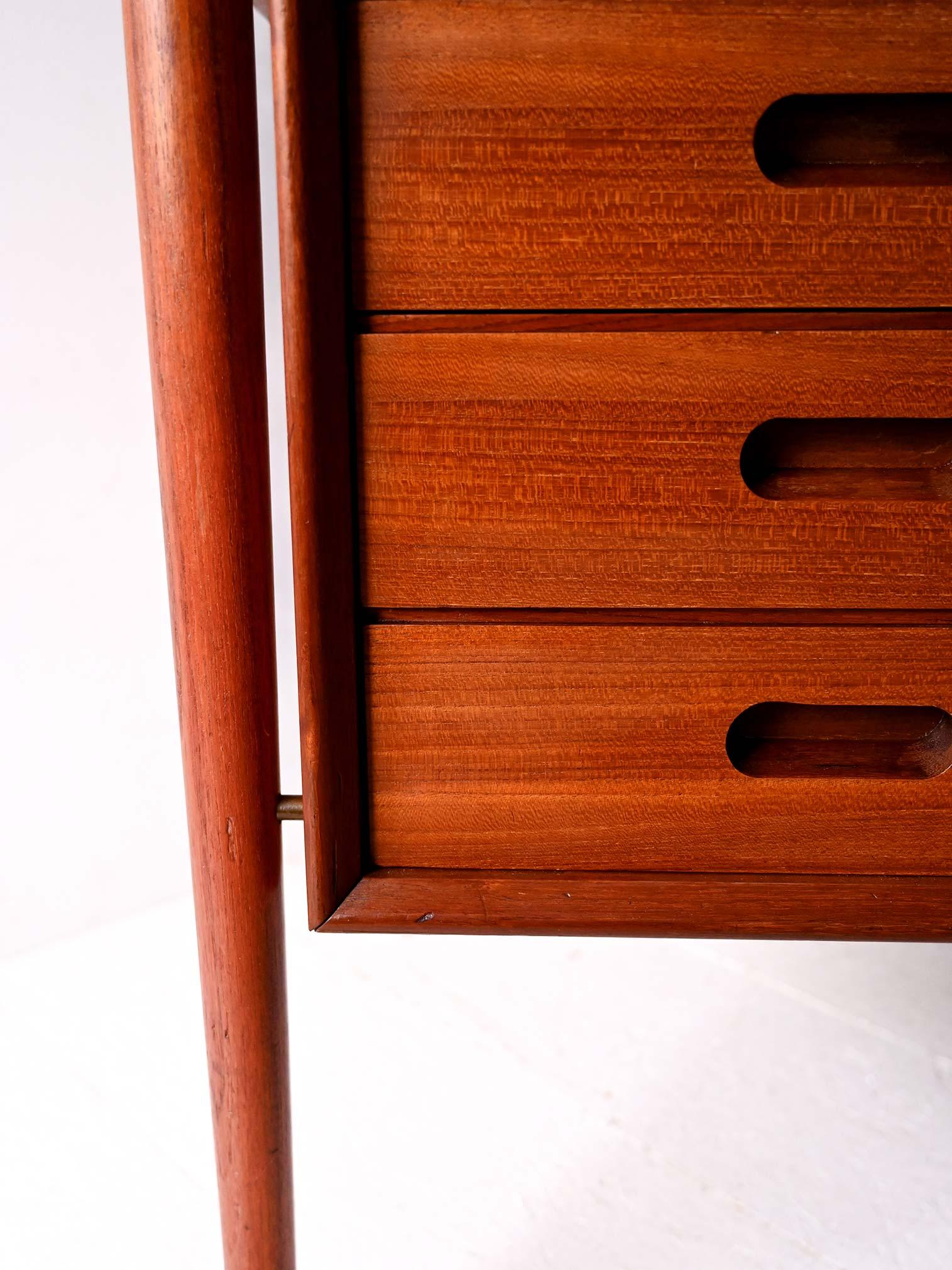 Scandinavian vintage teak desk with three drawers For Sale 1