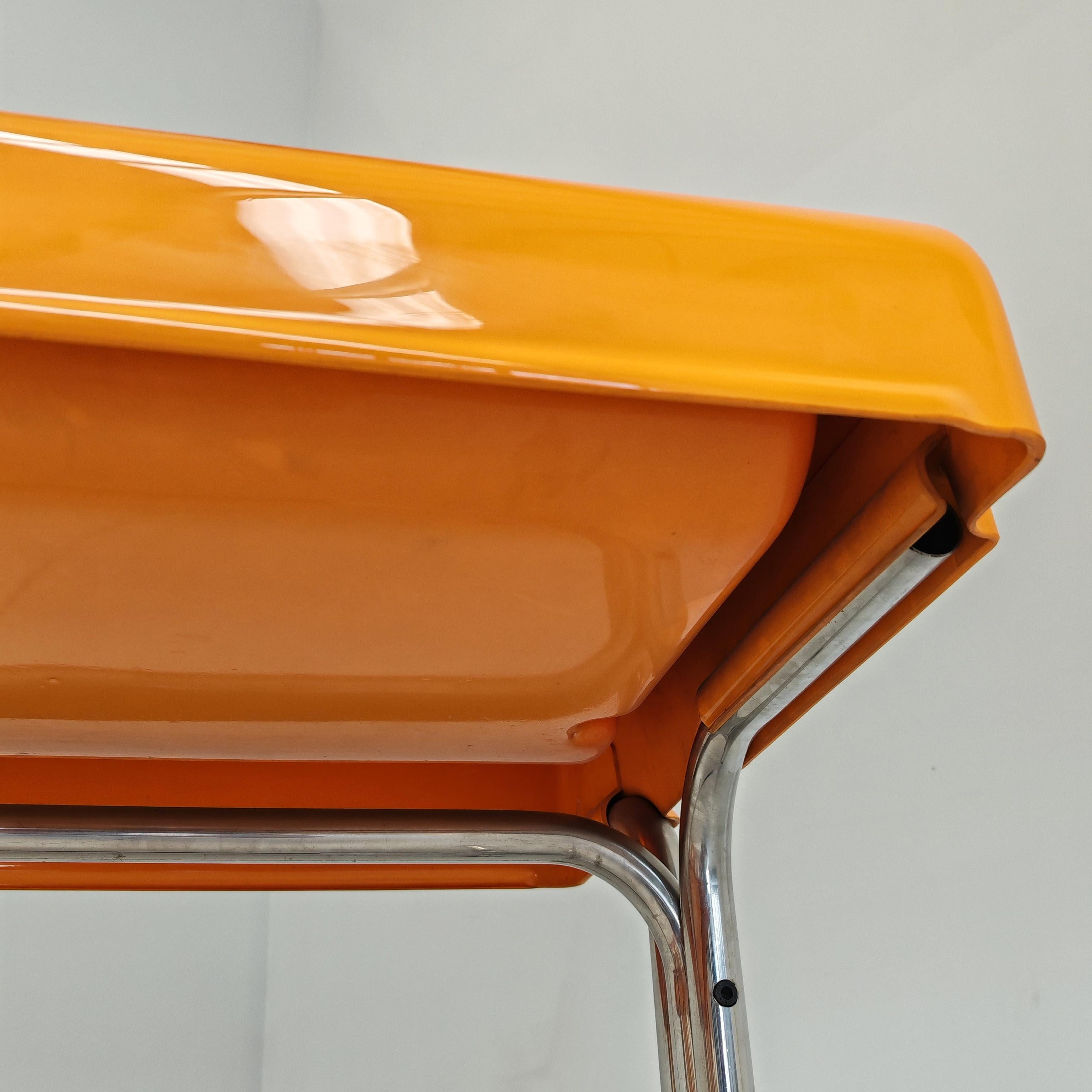Escritorio de la era espacial modelo ORIX producido por Molteni Italia años 70 en venta 11