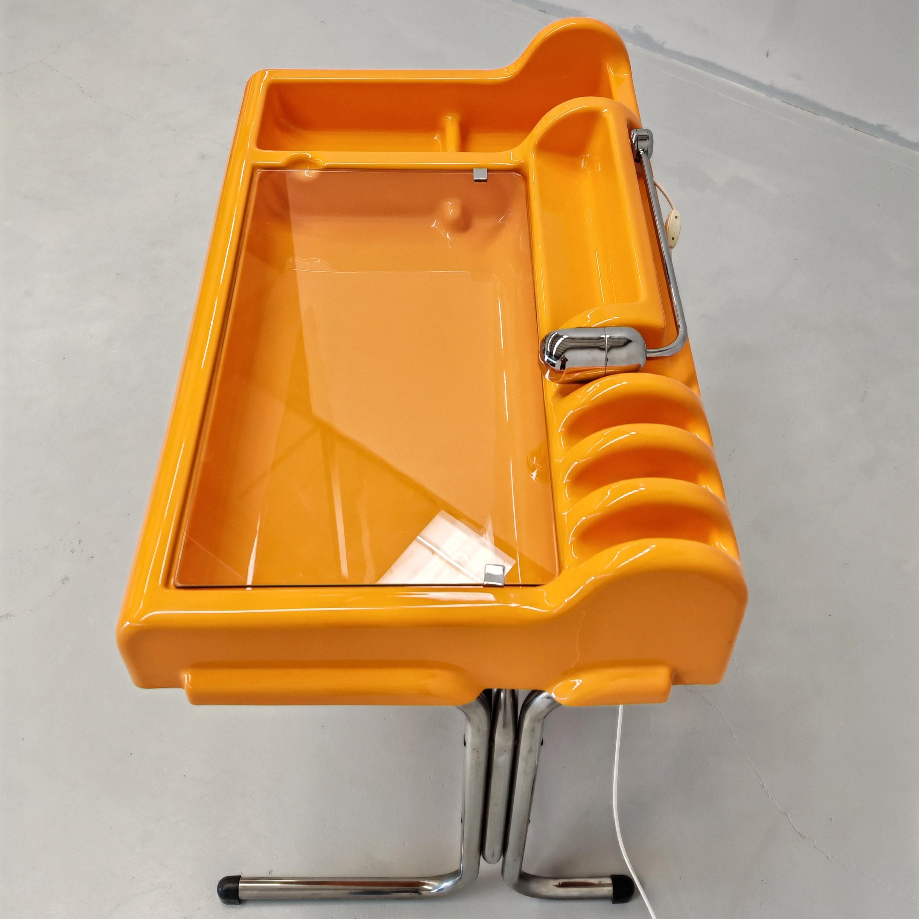 Escritorio de la era espacial modelo ORIX producido por Molteni Italia años 70 Italian en venta