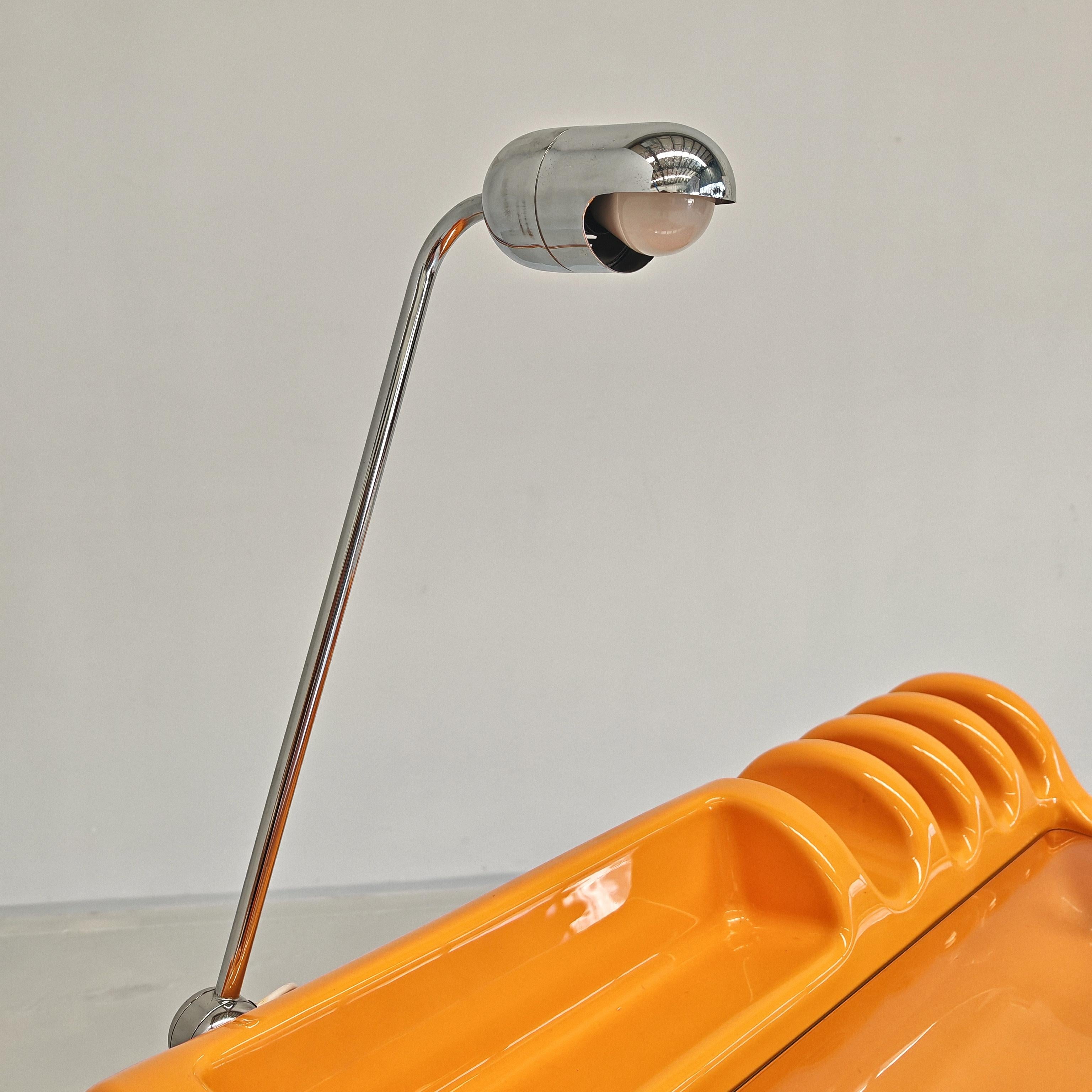 Escritorio de la era espacial modelo ORIX producido por Molteni Italia años 70 Cromo en venta