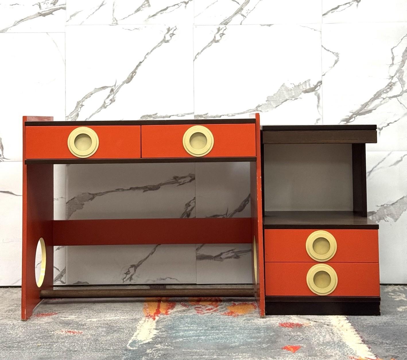 Space Age Design Holzschreibtisch 70er Jahre Moderne Kunst im Zustand „Hervorragend“ im Angebot in Taranto, IT