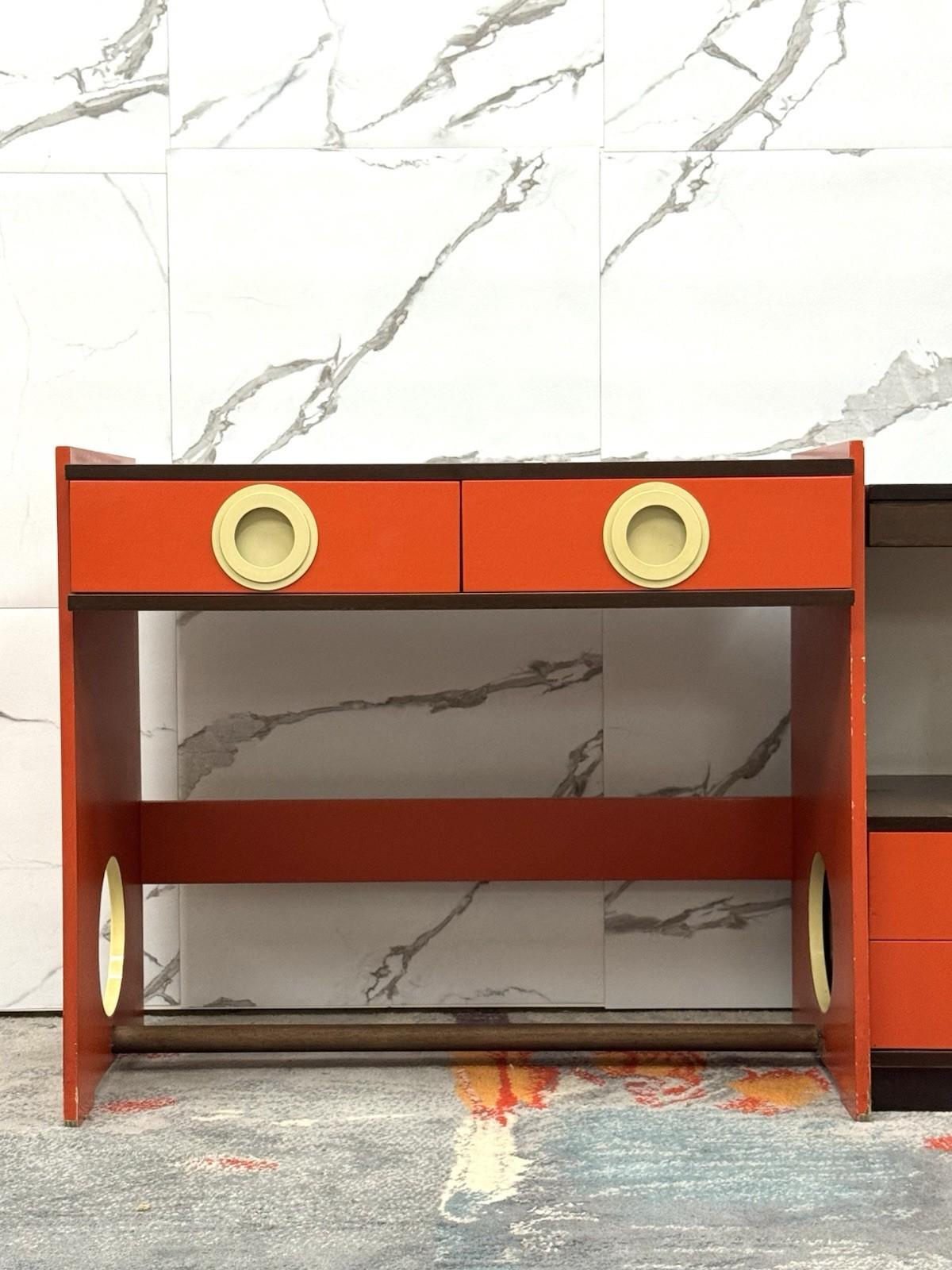 Space Age Design Holzschreibtisch 70er Jahre Moderne Kunst im Angebot 1