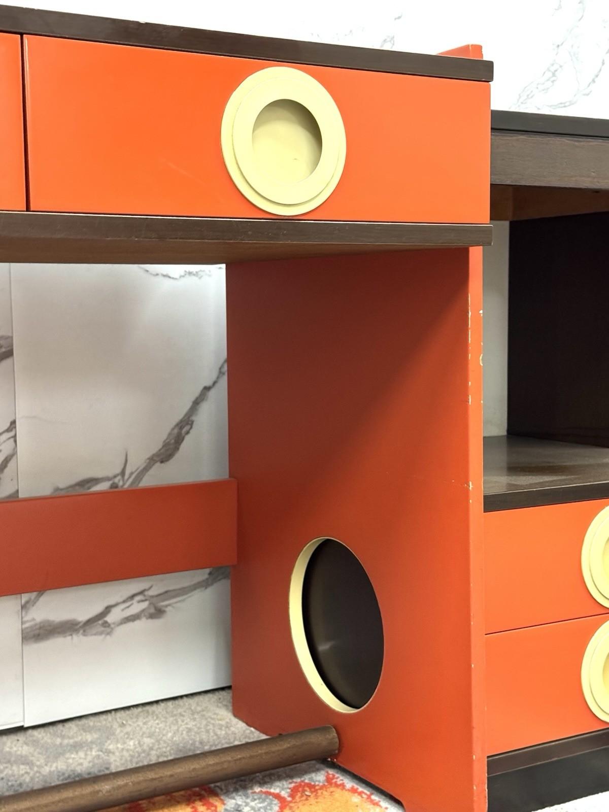 Space Age Design Holzschreibtisch 70er Jahre Moderne Kunst im Angebot 3