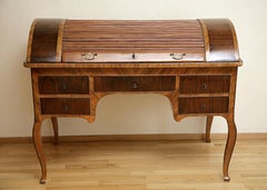 Tuscan desk in olive wood, Louis XV style, Italy.