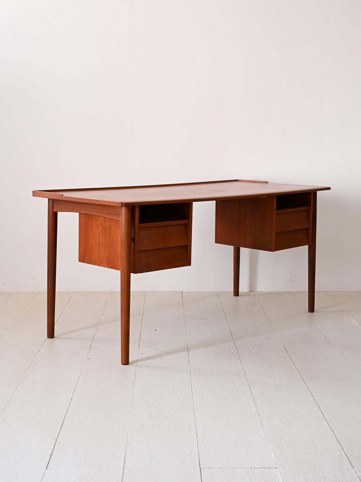 Vintage 1960er Jahre Dänisches Design Schreibtisch (Skandinavische Moderne) im Angebot
