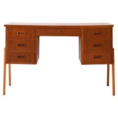 Scrivania vintage con cassetti