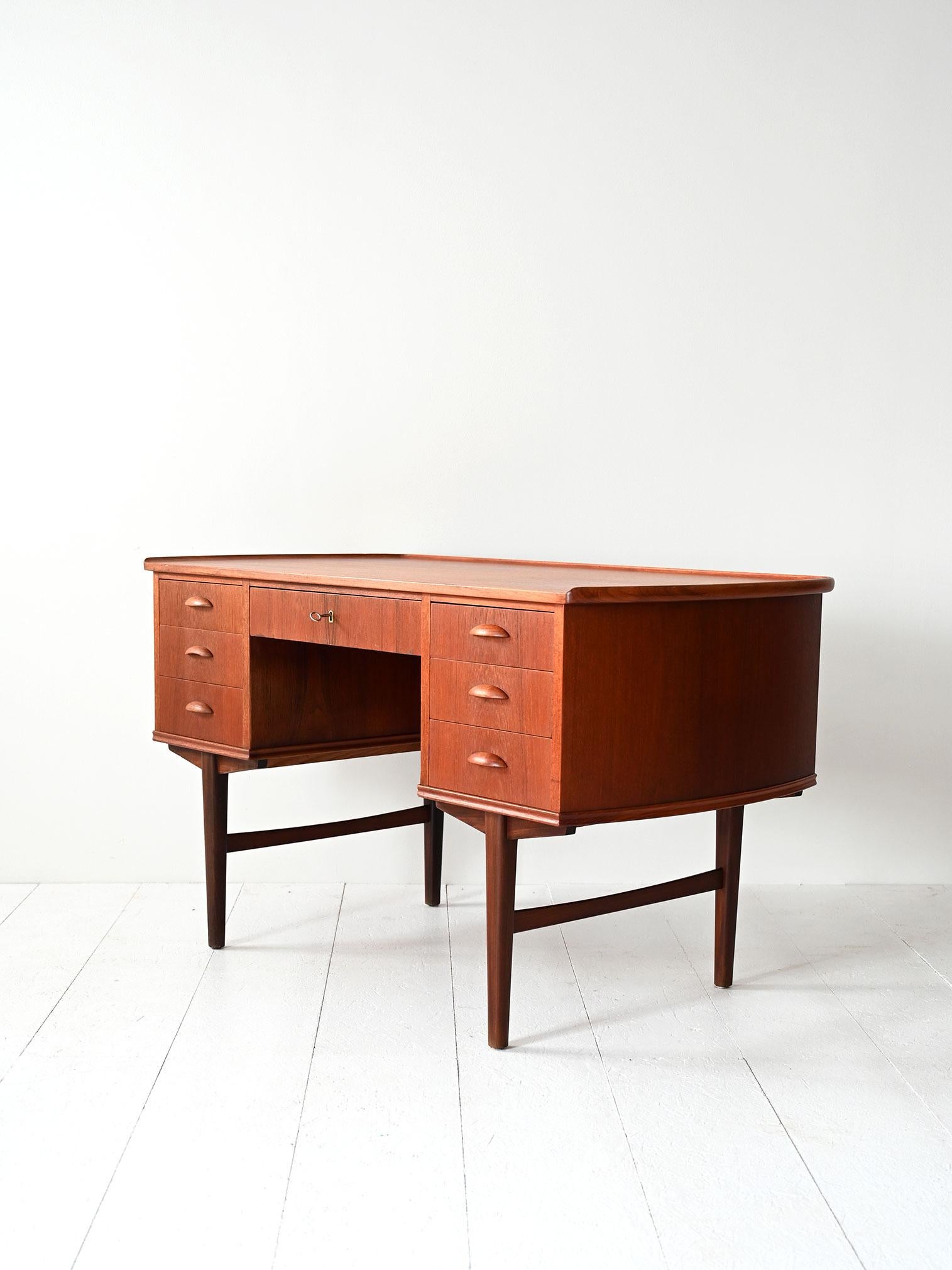Danish Scrivania vintage danese in teak in vendita