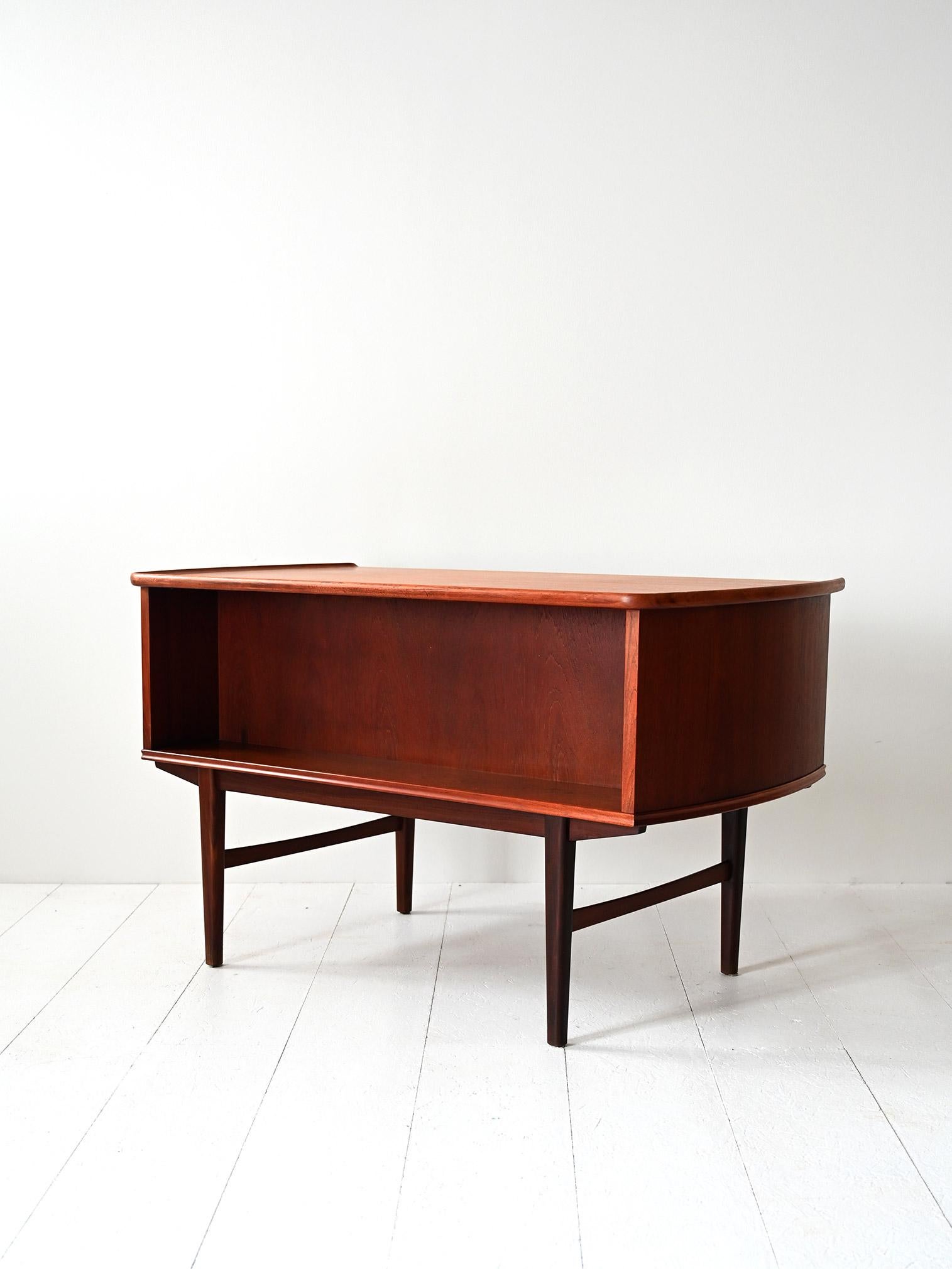 Scrivania vintage danese in teak In condizioni buone in vendita a Brescia, IT